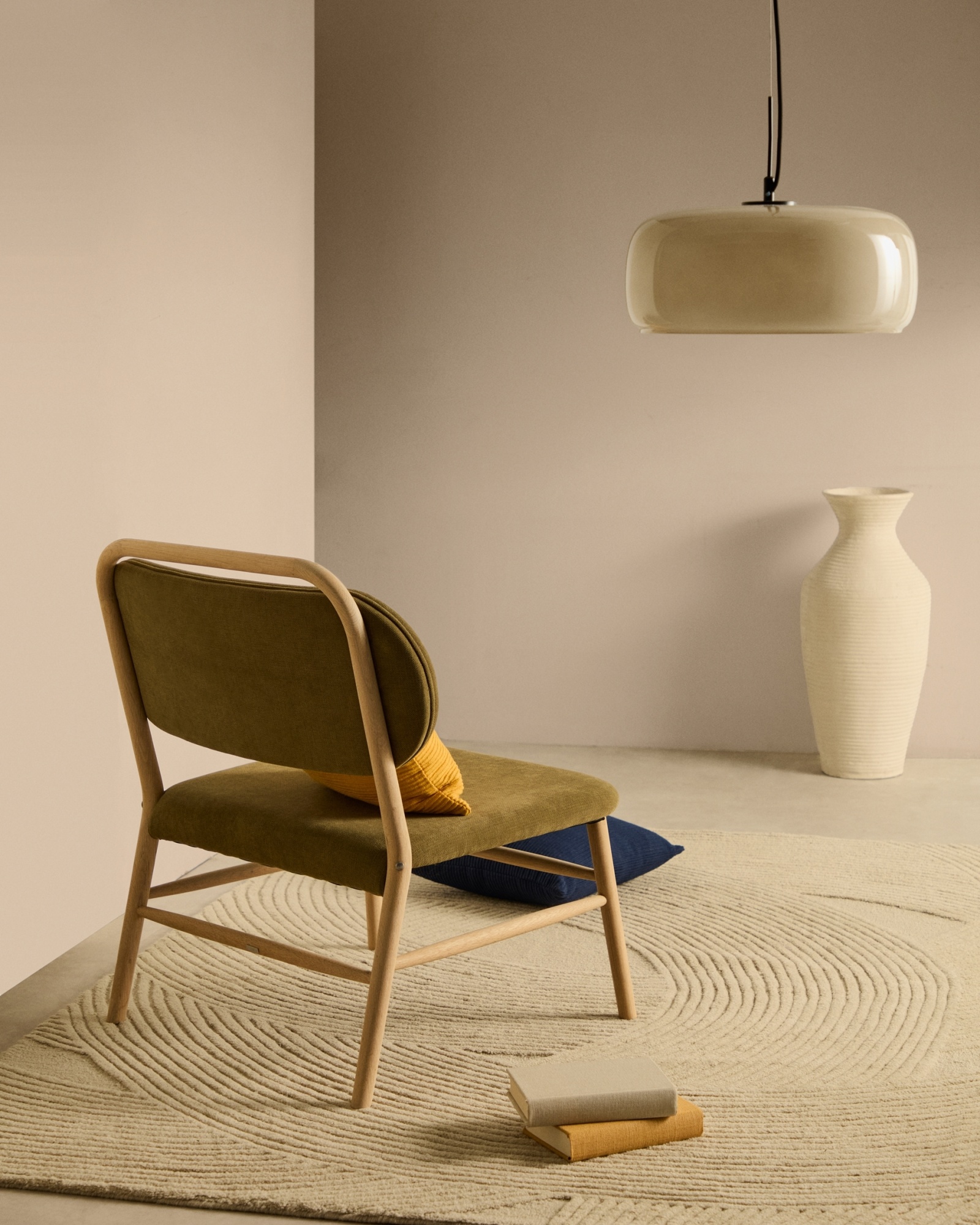 Кресло Helda из зеленого шенилла и массива дуба La Forma (ex Julia Grup)