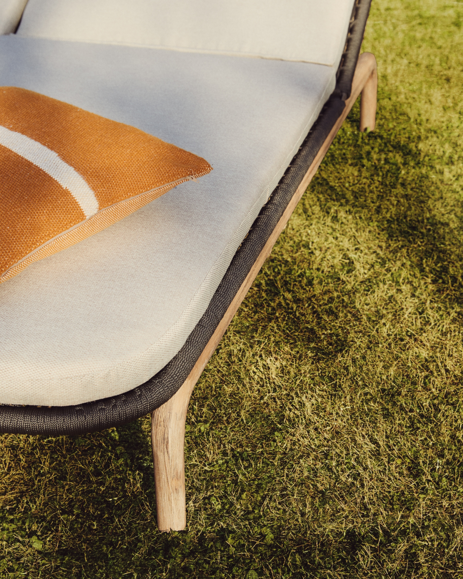 Двойной шезлонг Alipa из массива акации и веревки темно-серого цвета La Forma 481345