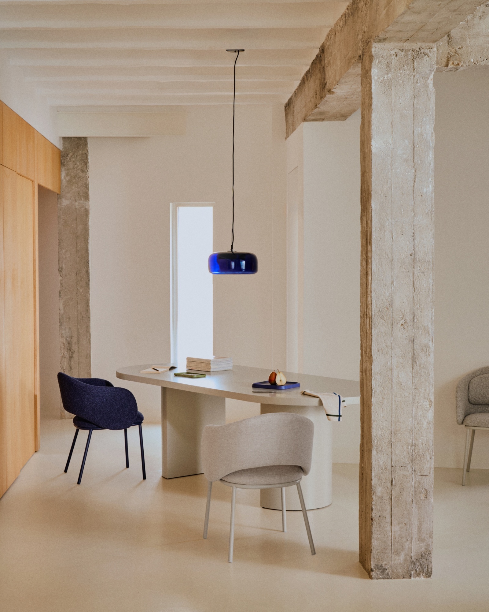 Стол Nealy из лакированного МДФ в отделке экрю, 200 x 100 La Forma (ex Julia Grup)