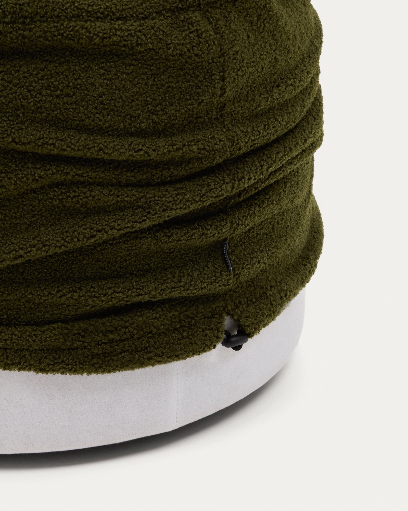 Пуф Kaeli со съемным чехлом из зеленого букле Ø 60 см La Forma (ex Julia Grup)