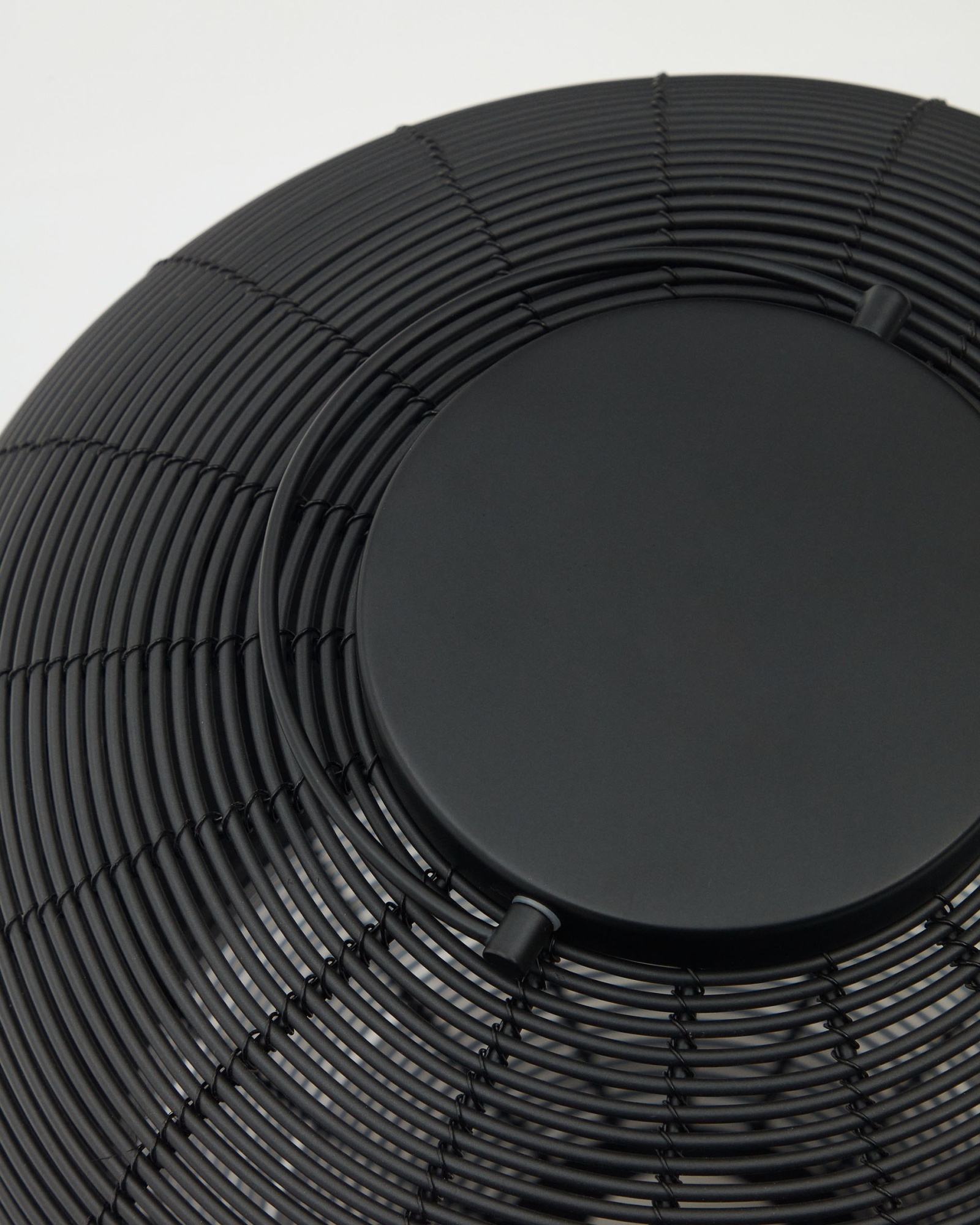 Saranella Большая переносная настольная лампа из черного искусственного ротанга La Forma (ex Julia Grup)