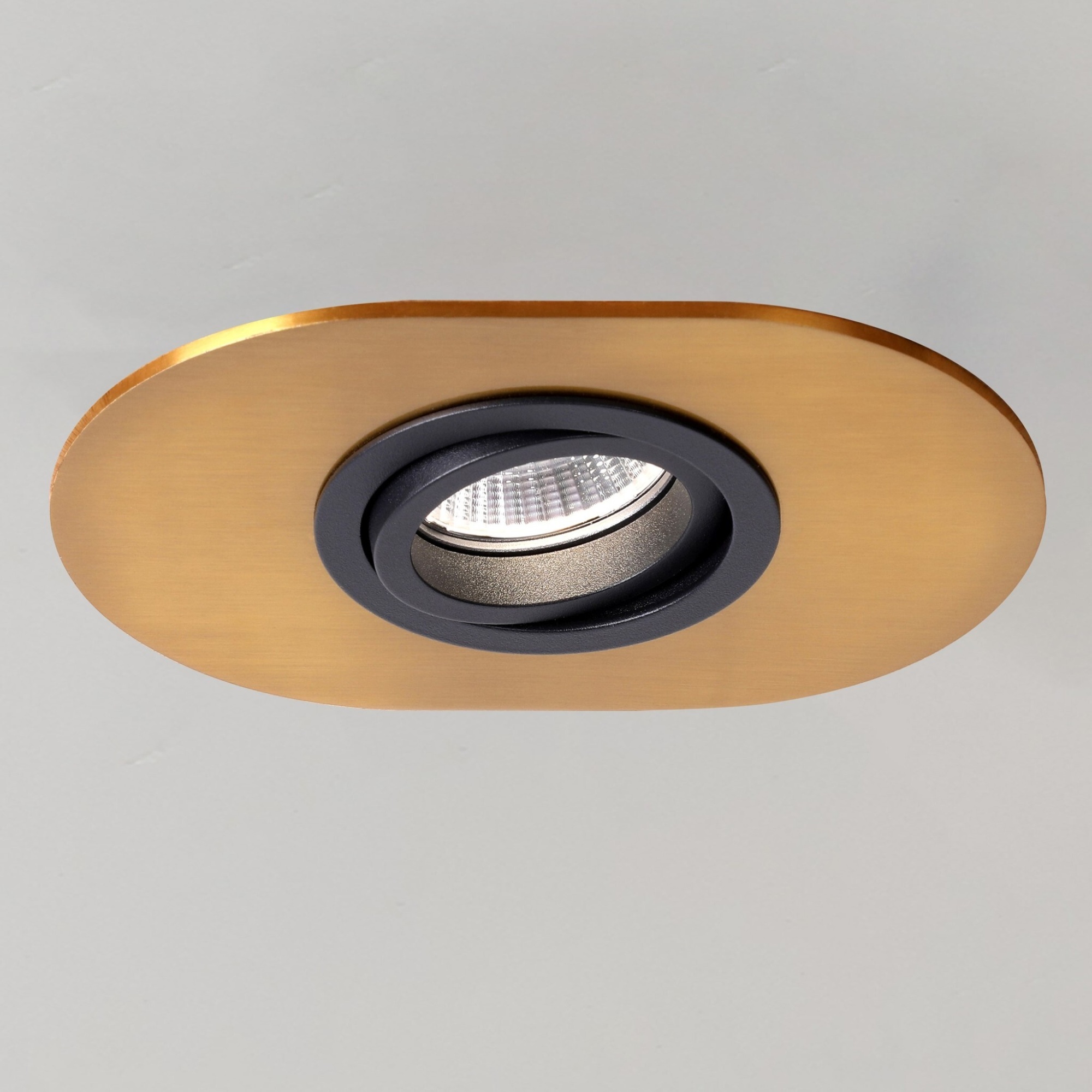 Встраиваемый светильник Favourite 2789-1C