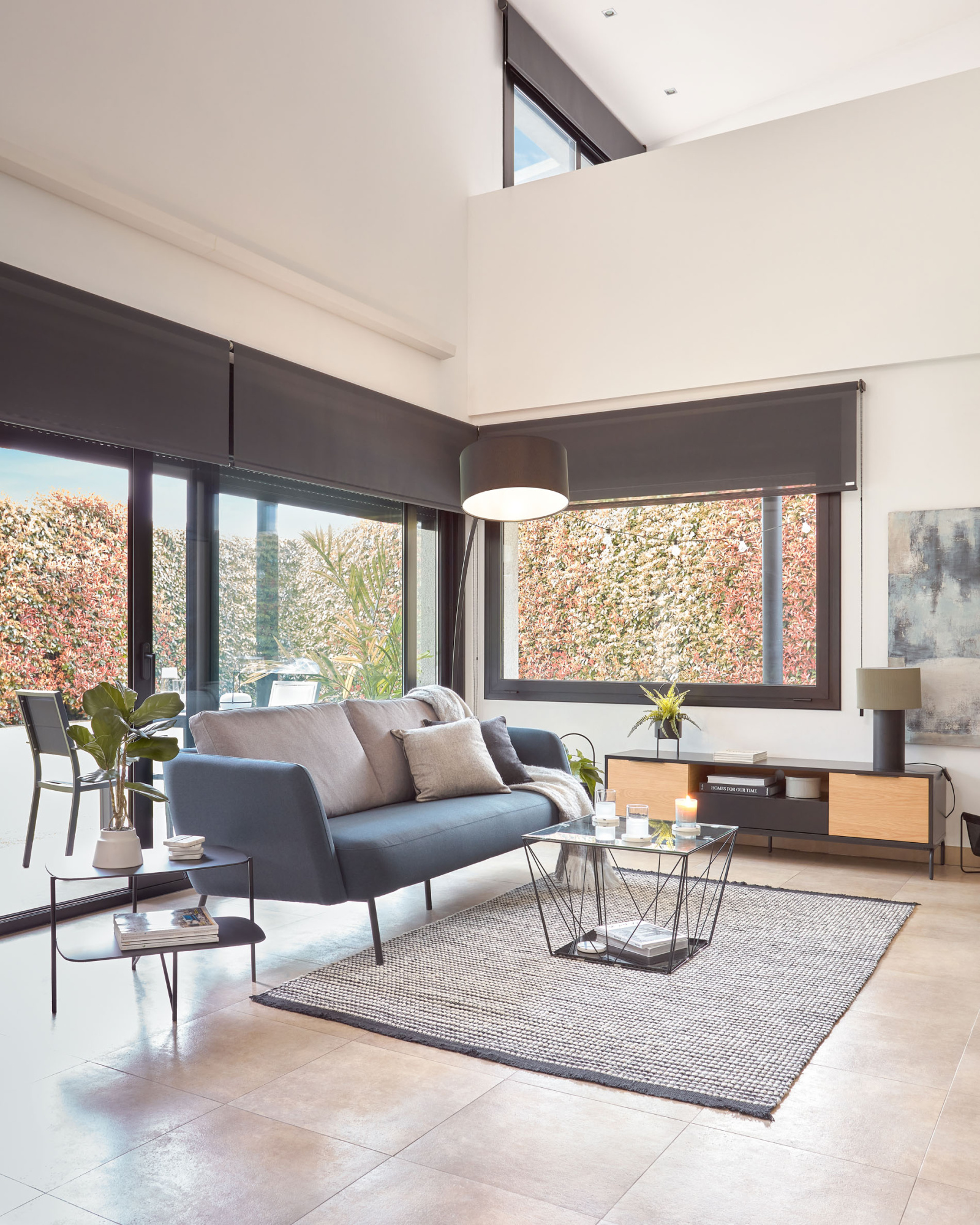 Металлическая настольная лампа Domicina с черным и серым покрытием La Forma 109621