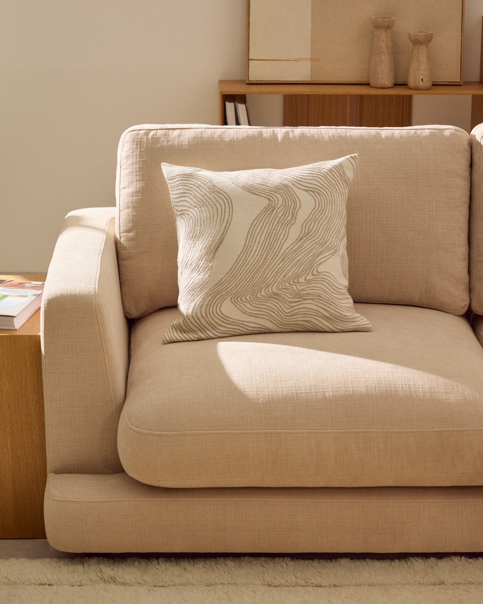 Чехол для подушки Ondara с бежевым графическим узором 50 x 50 см La Forma (ex Julia Grup)