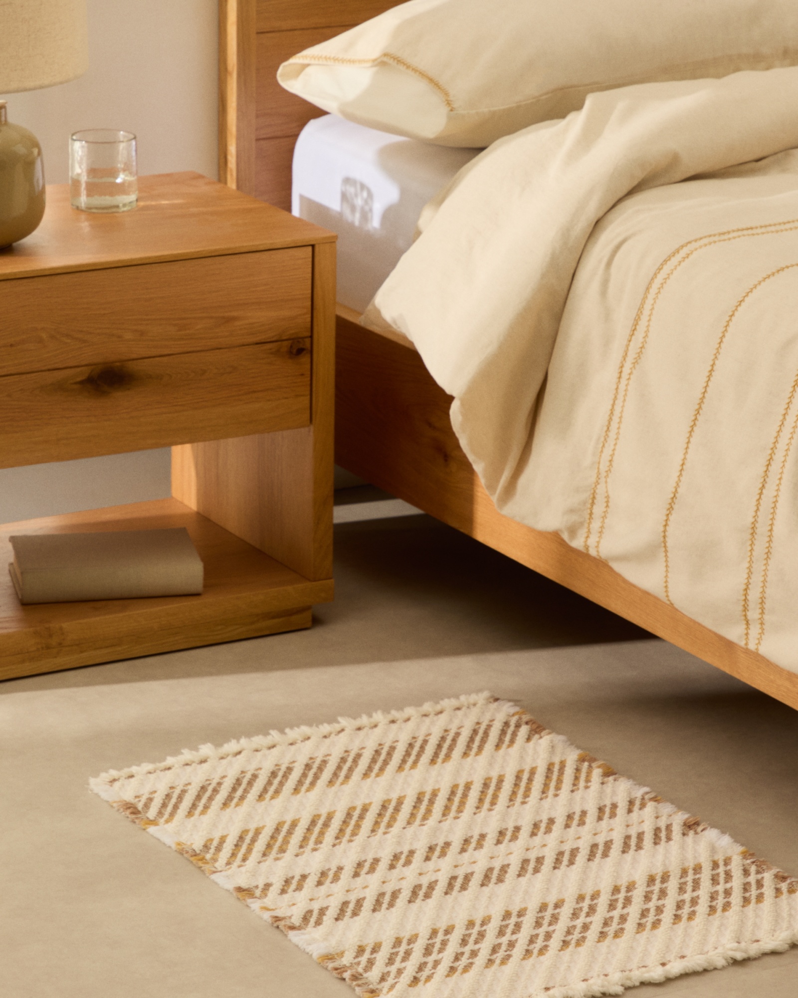 Коврик для ванной Milda из 100% хлопка белого и бежевого цвета с бахромой 50 x 70 см La Forma (ex Julia Grup)