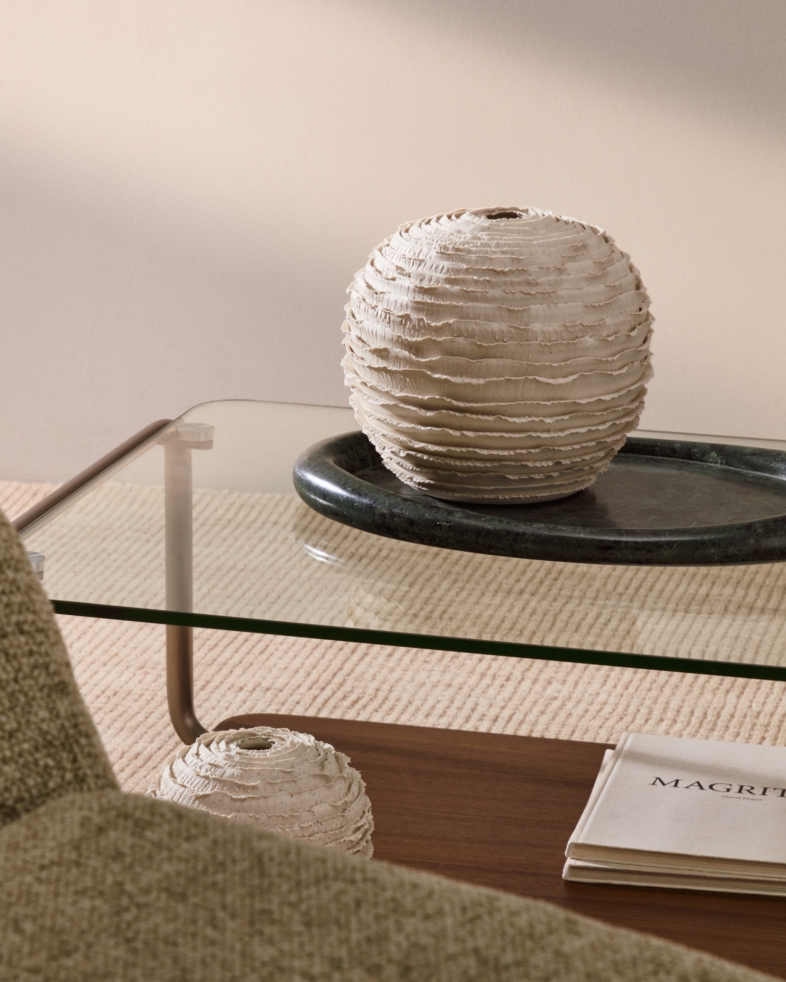 Ваза Evania из бежевой керамики 21 см La Forma (ex Julia Grup)