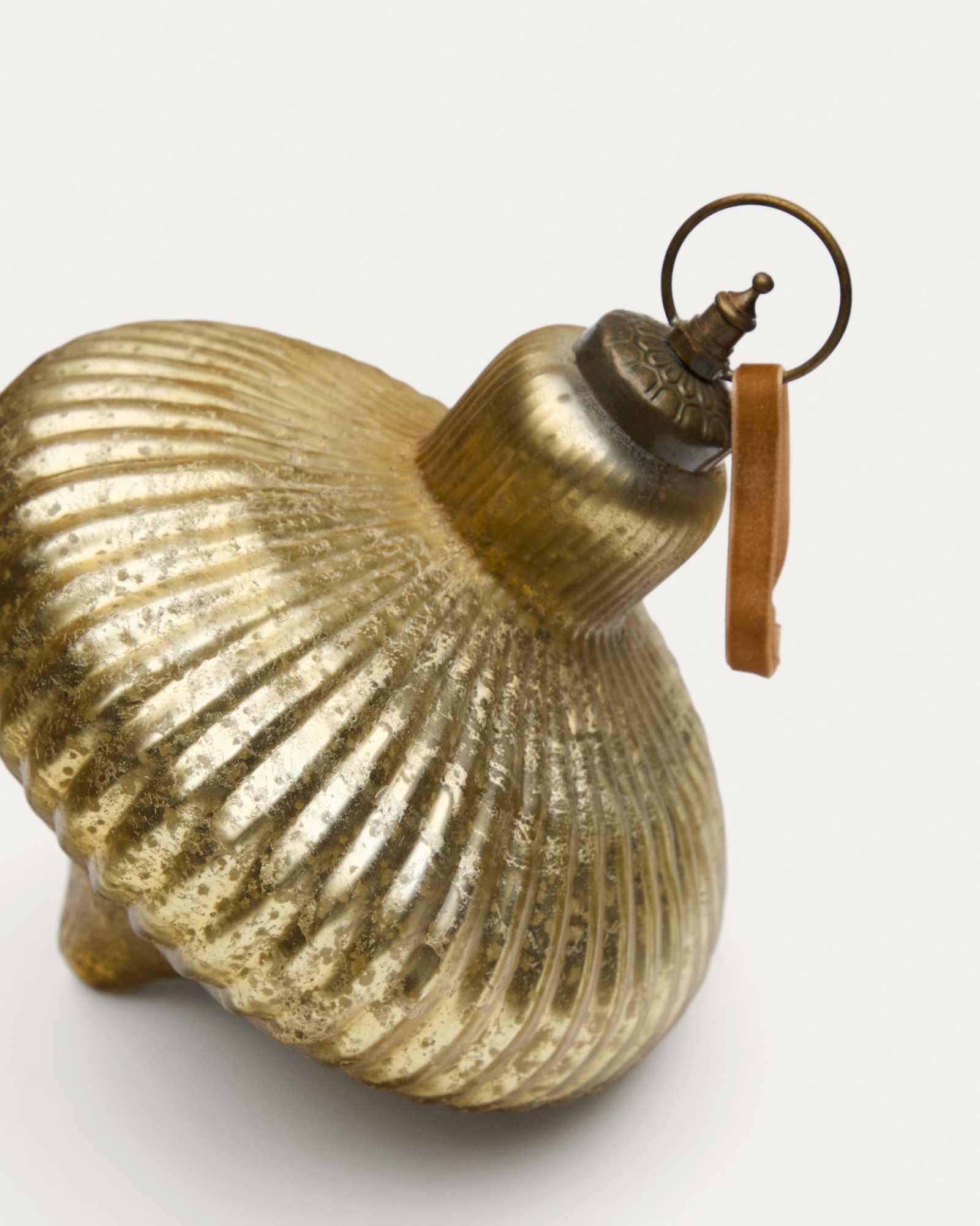 Набор из 2 подвесных украшений Raj из переработанного золотого стекла, 10 см La Forma (ex Julia Grup)