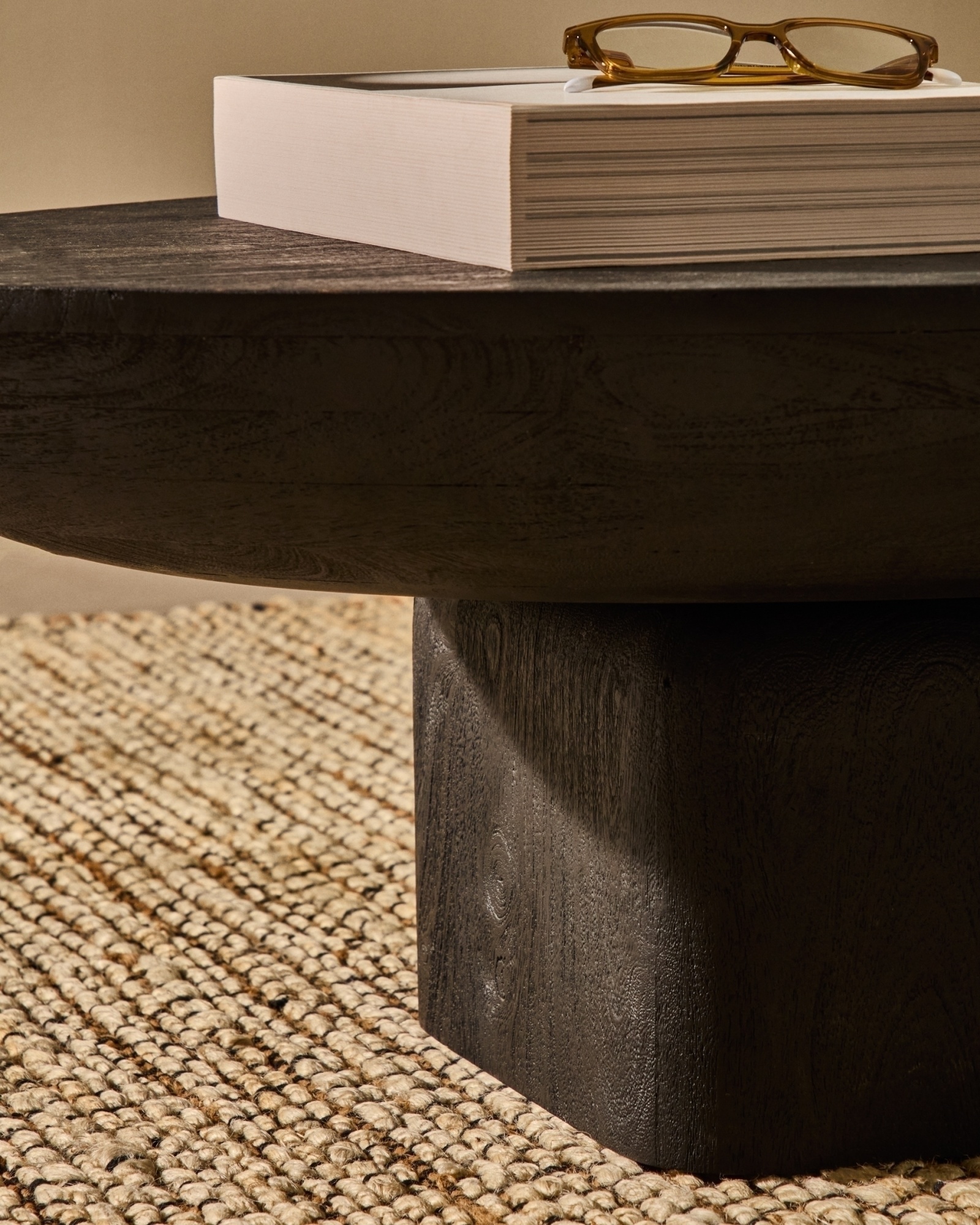 Ovak Журнальный столик из акации с чёрной отделкой 140 x 70 см La Forma (ex Julia Grup)