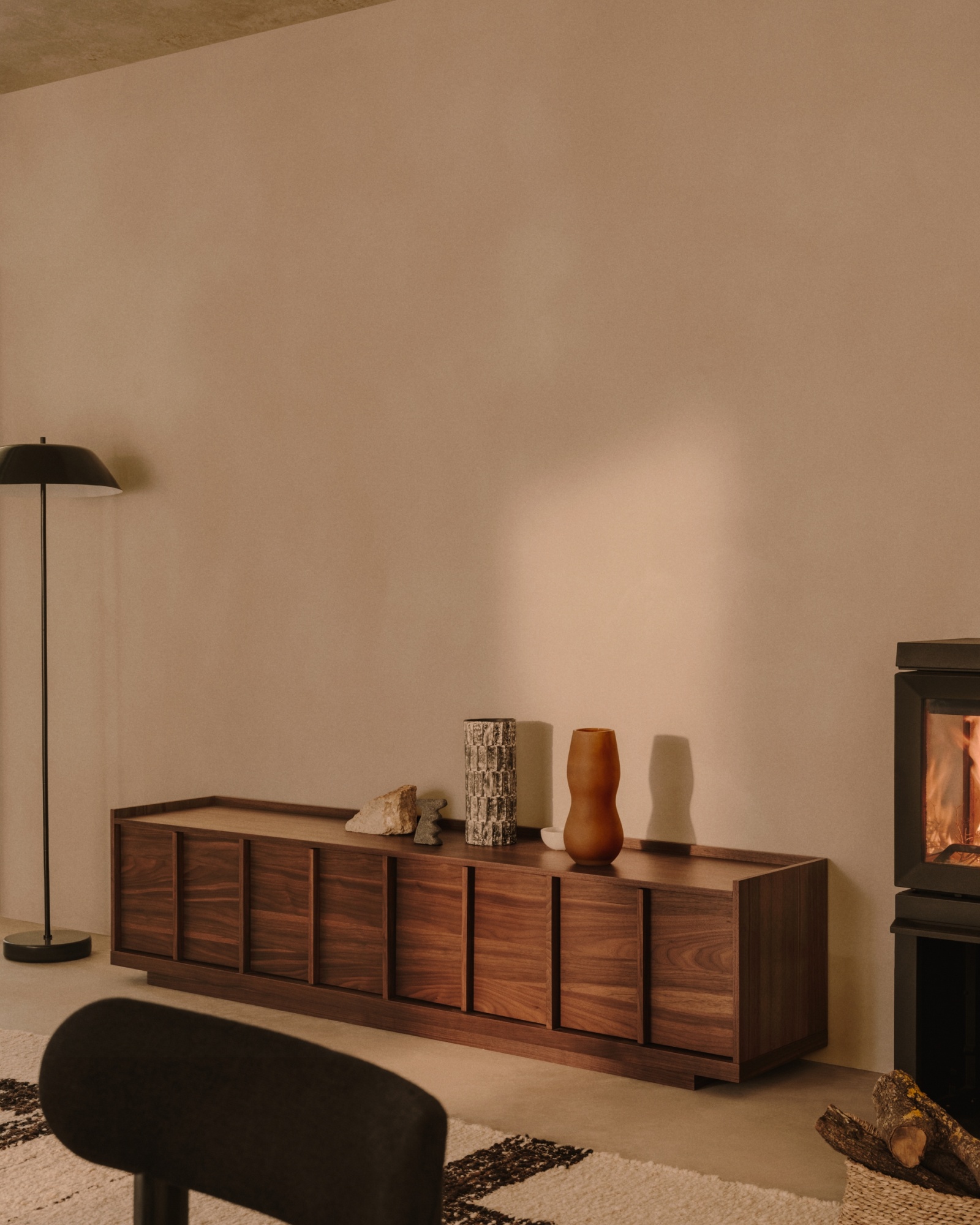 Onix Подставка под телевизор с ореховым шпоном в темной отделке, 200 x 45 см La Forma (ex Julia Grup)