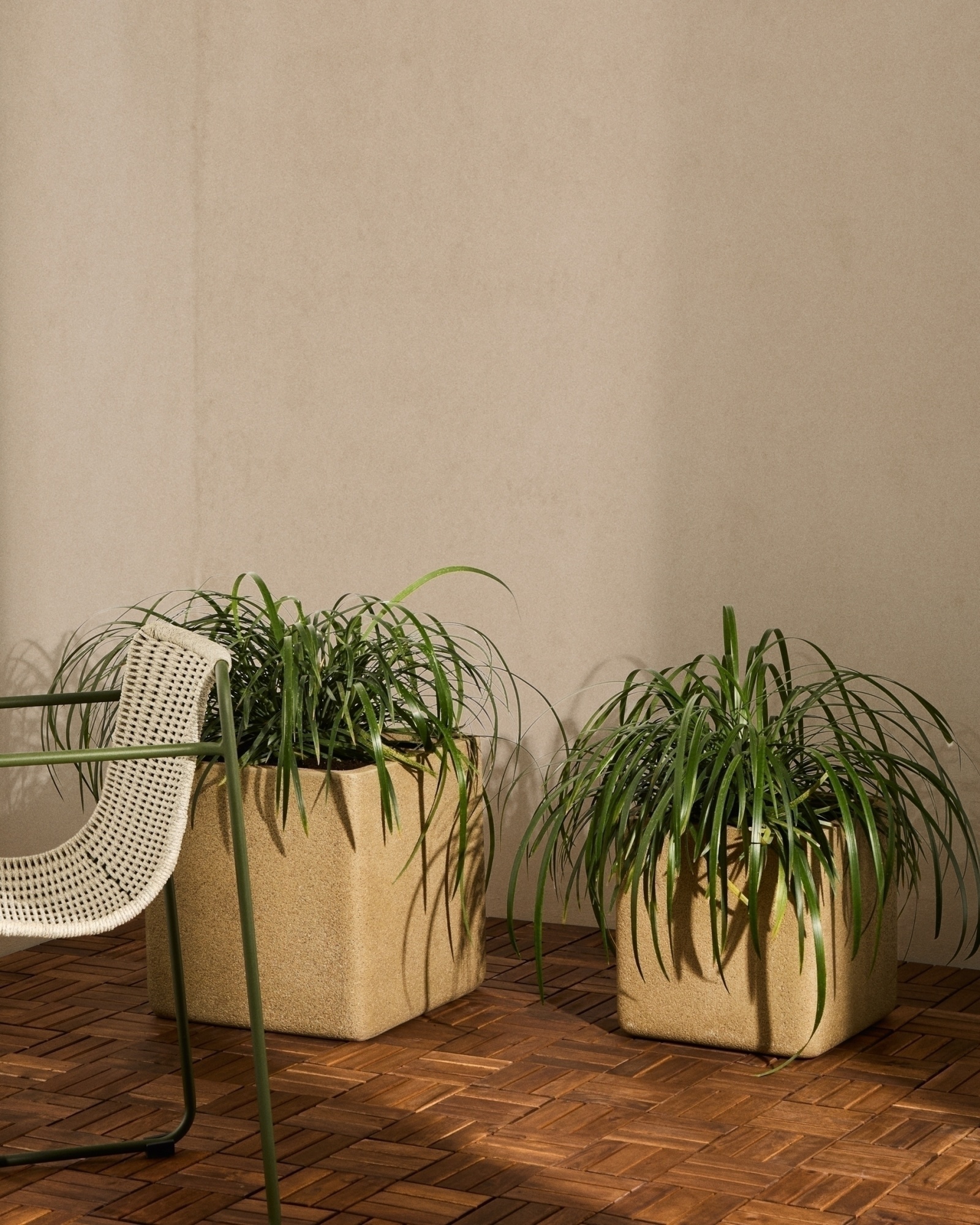 Набор из 2 кашпо Minoa горчичного цвета из песчаника 44 x 44 см La Forma (ex Julia Grup)