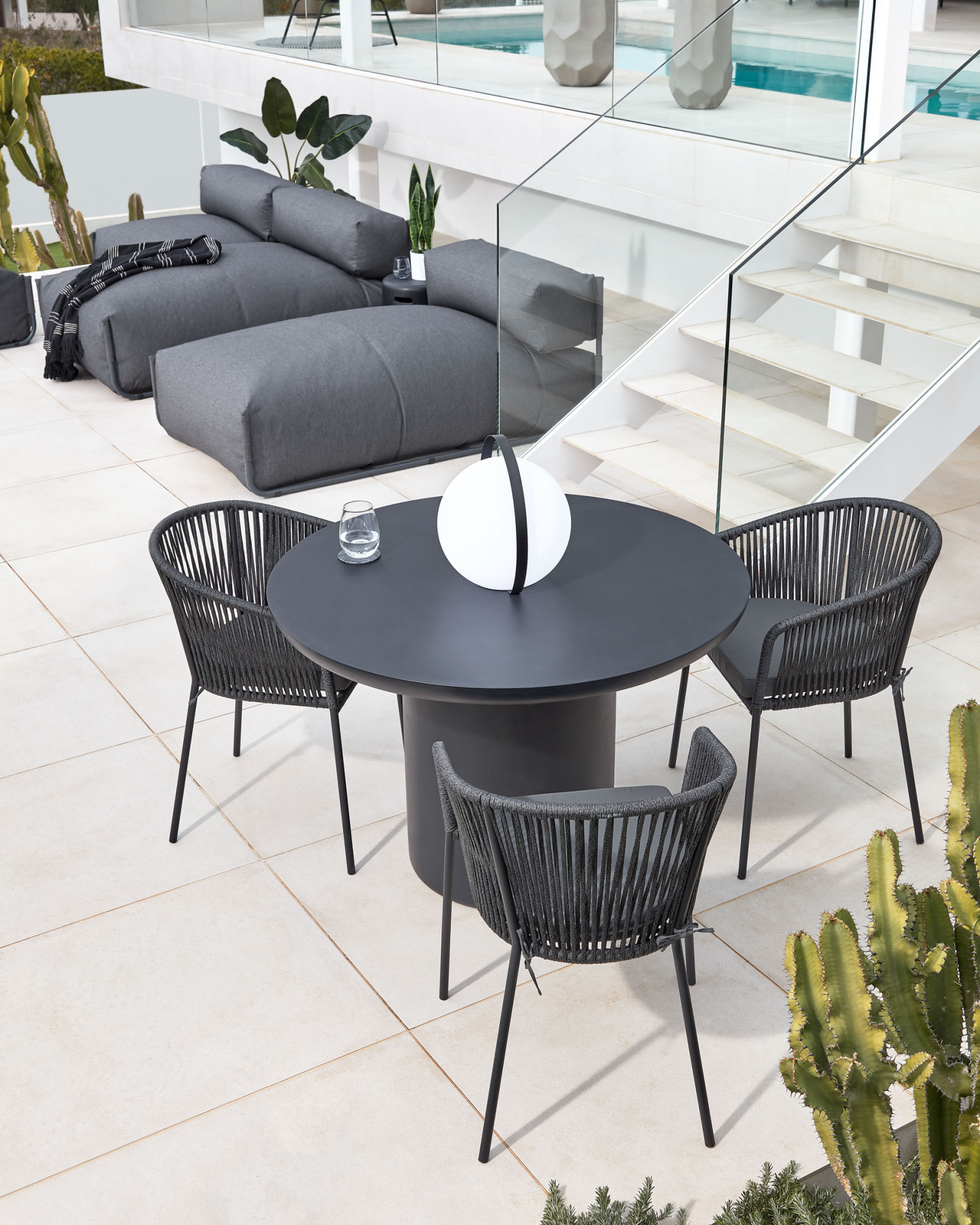 Пуф-шезлонг со спинкой  Square темно-серого цвета для садового модульного дивана 165 x101см La Forma 116789