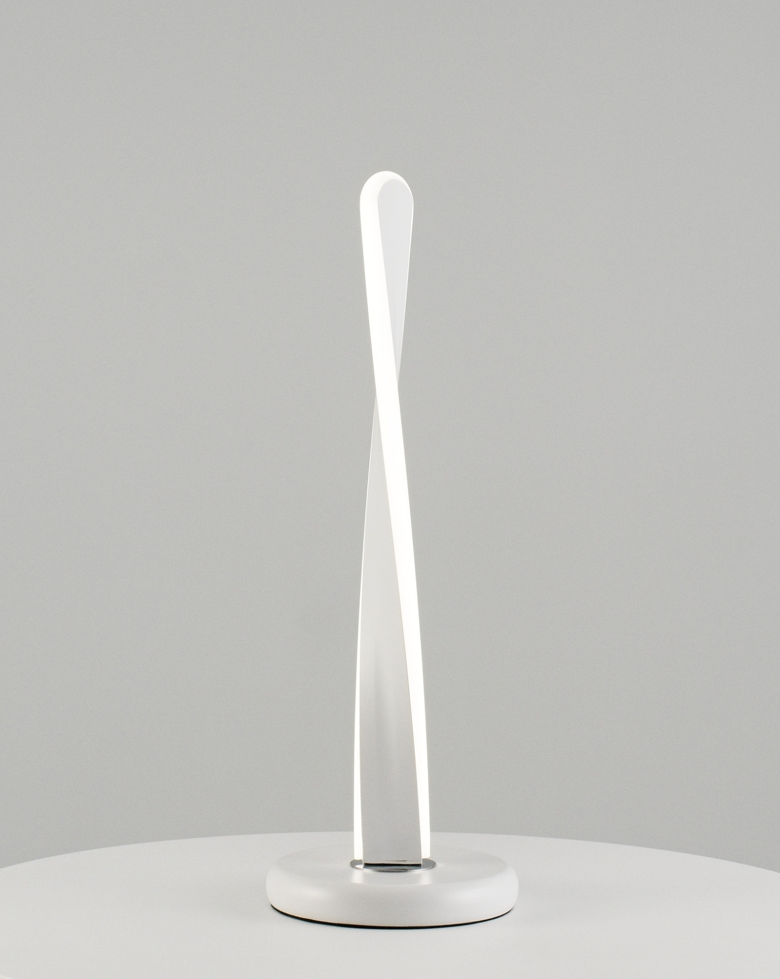 Светодиодная настольная лампа Moderli V1930-TL Osland LED*16W