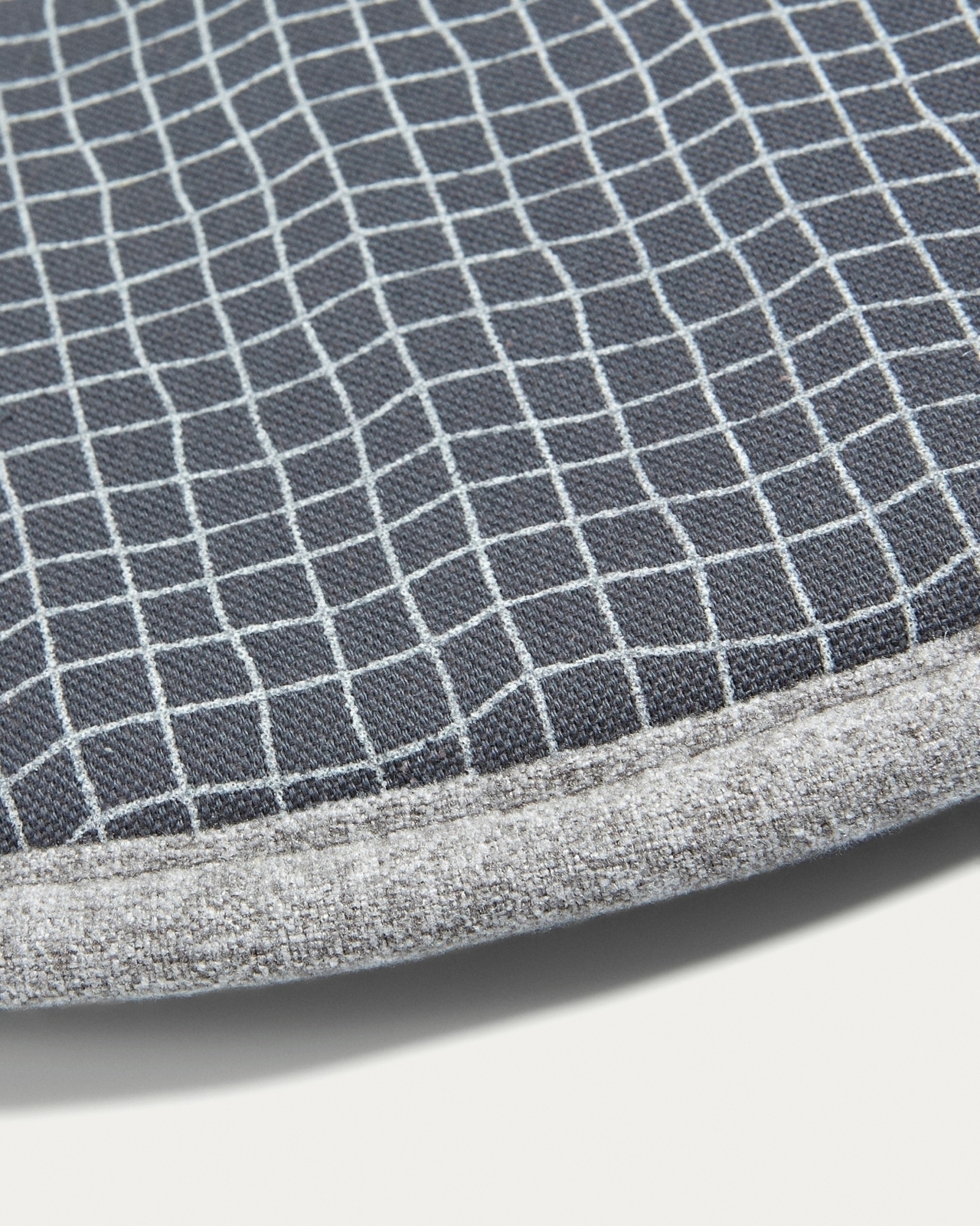 Подушка Stick круглая светло-серая La Forma (ex Julia Grup)