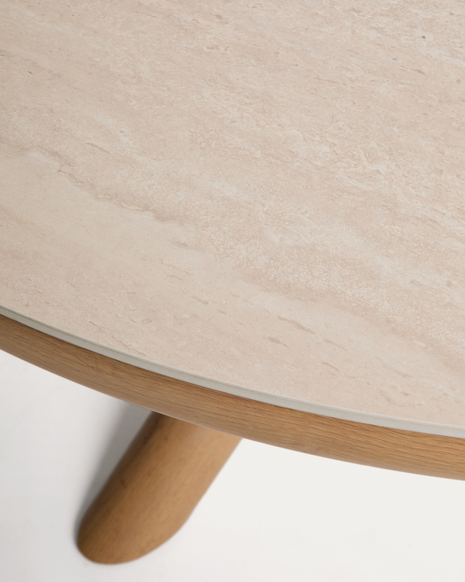 Уличный стол Mirtia из алюминия с отделкой под дерево и кремового спеченного камня 148 см La Forma 482309