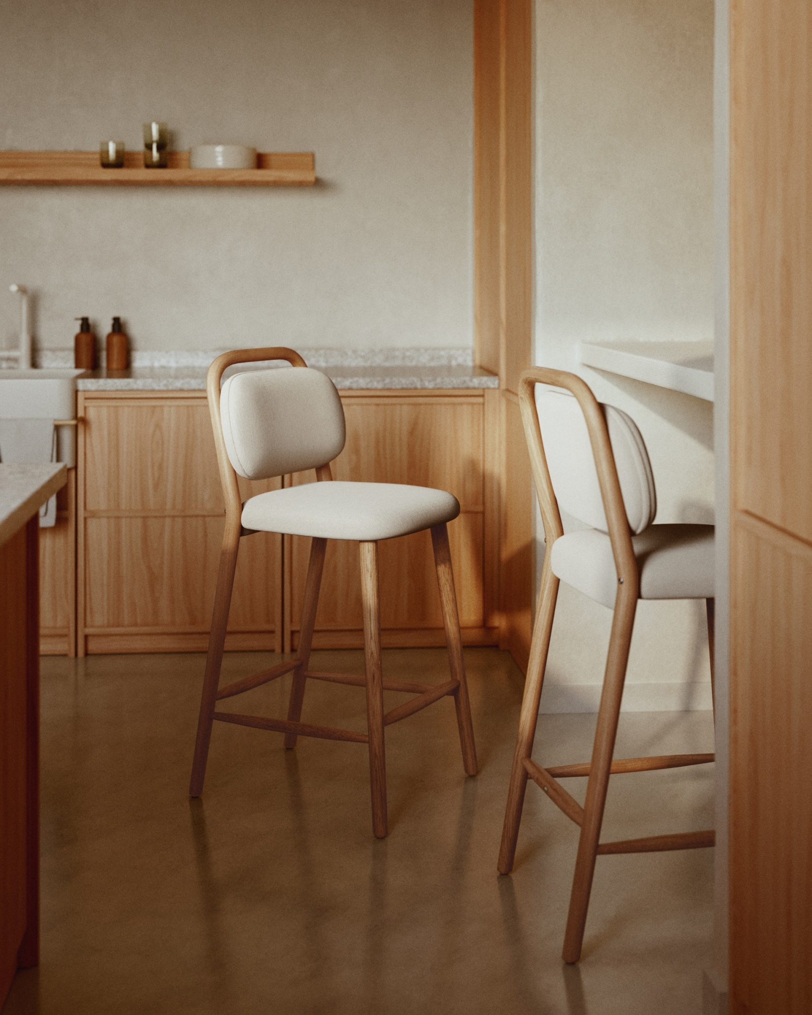 Полубарный стул Helda из бежевого шенилла и массива дуба FSC 65 см La Forma (ex Julia Grup)