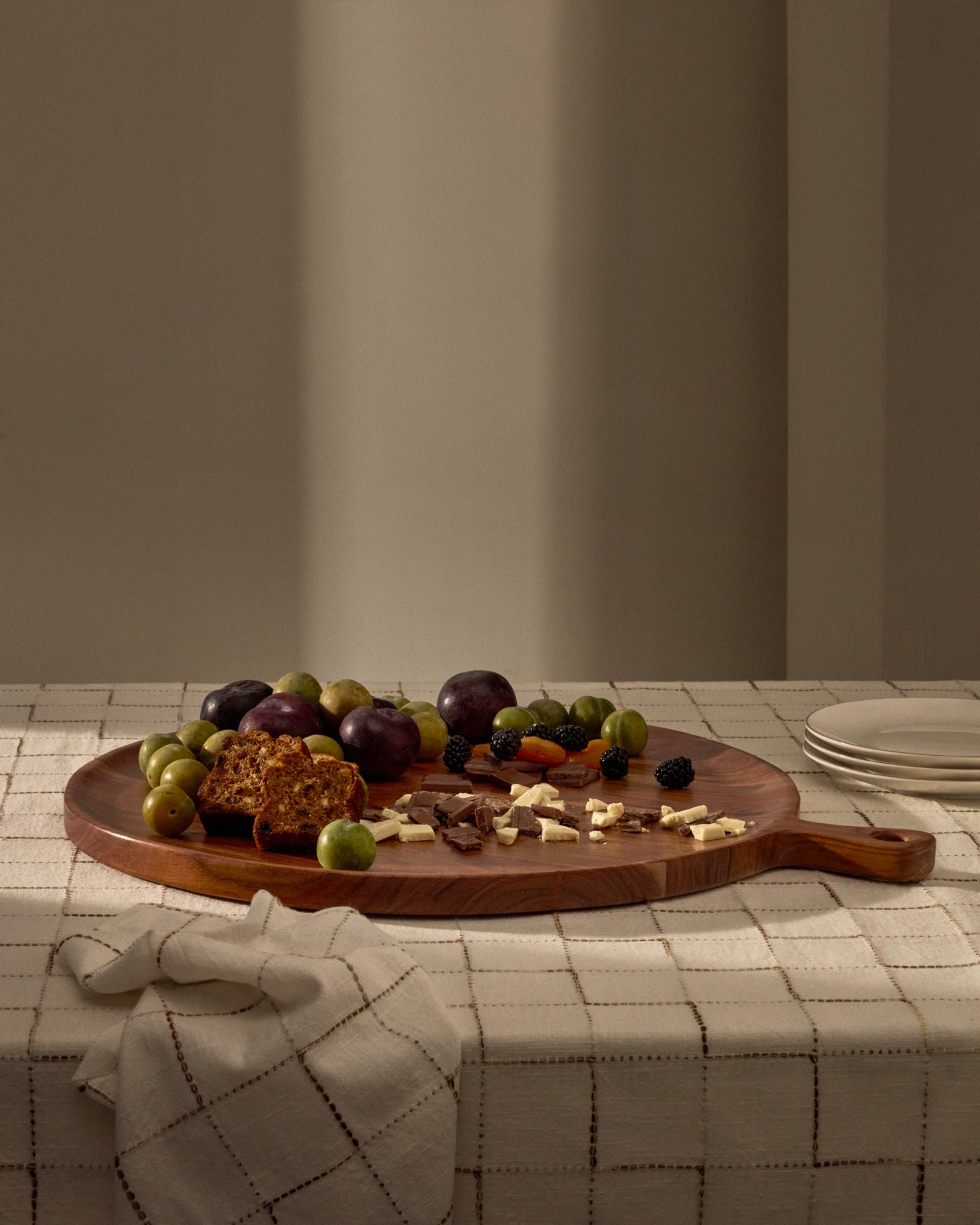 Большая круглая сервировочная доска Eitene из акации La Forma (ex Julia Grup)