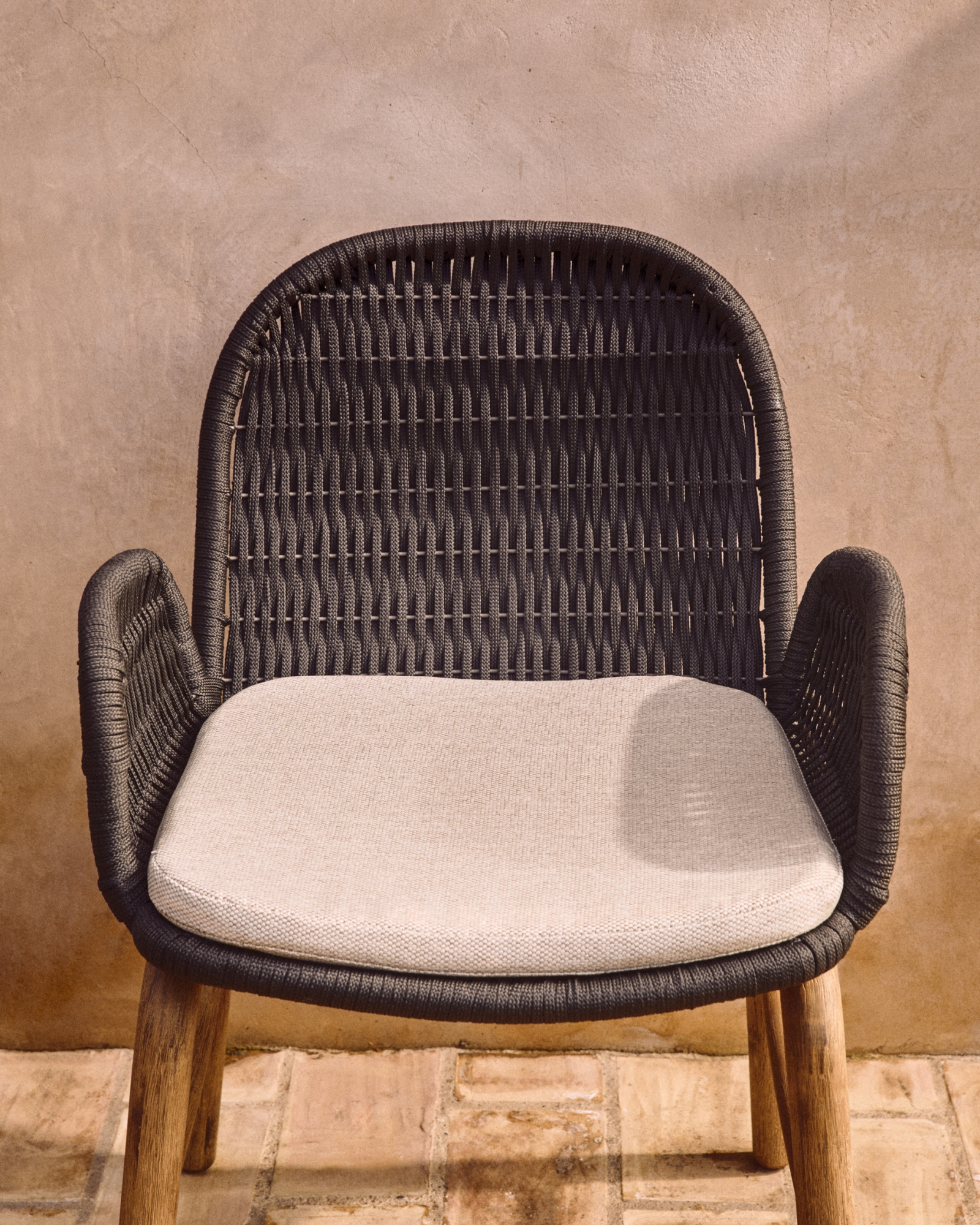 Уличный стул Alipa из массива акации и темно-серой веревки La Forma 481653