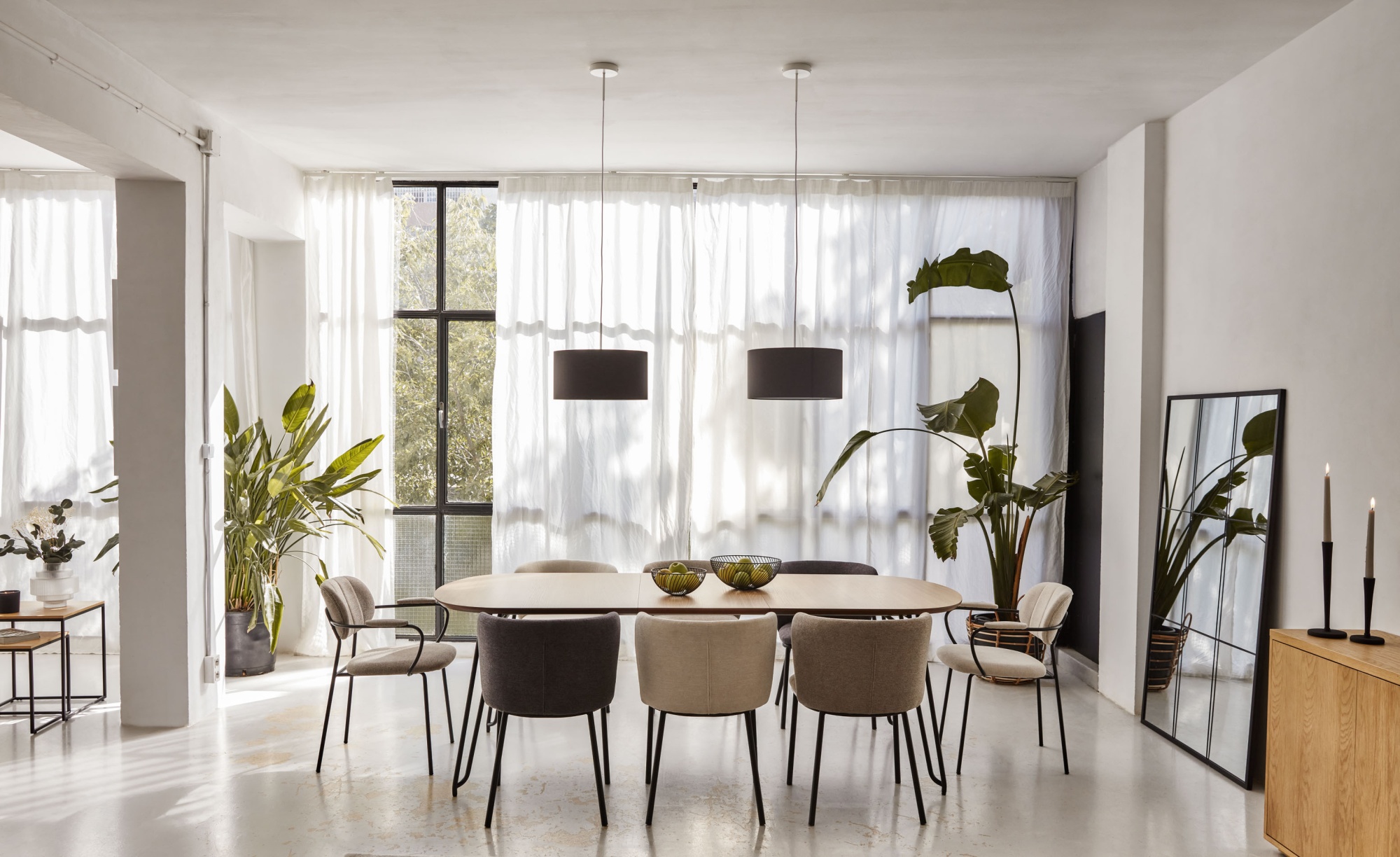 Ciselia Стул из темно-серой синели и черной стали La Forma (ex Julia Grup)