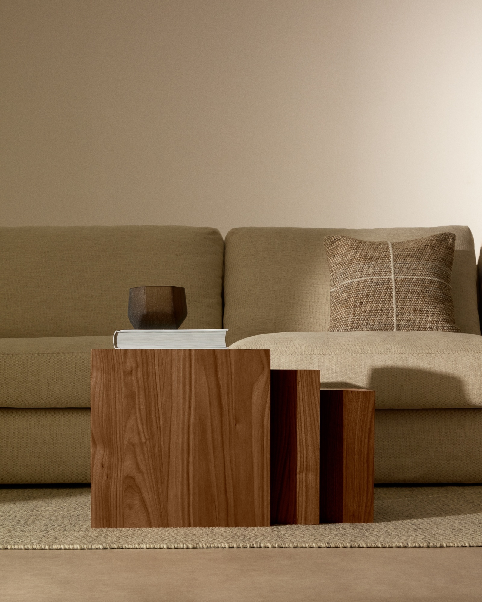 Litto Комплект из 3-х столиков из орехового шпона с отделкой натурального цвета La Forma (ex Julia Grup)