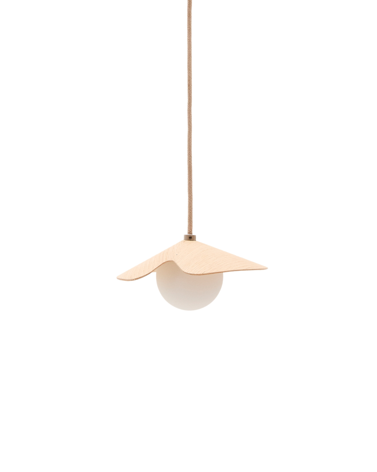 Потолочный светильник Wilara из дуба с шаром из белого матового стекла La Forma (ex Julia Grup)