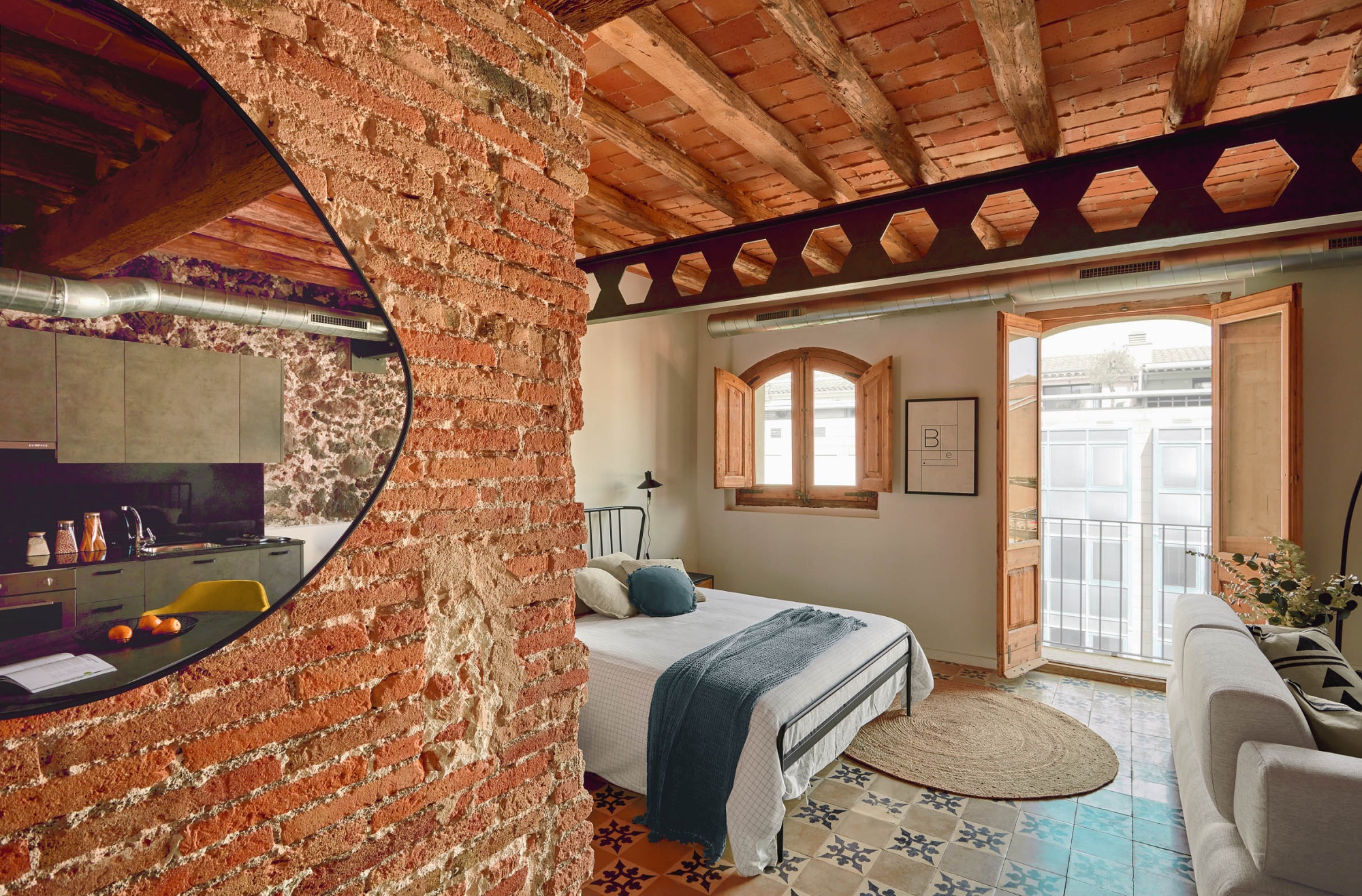 Диван 3 местный Compo с подносом бежевый La Forma (ex Julia Grup)