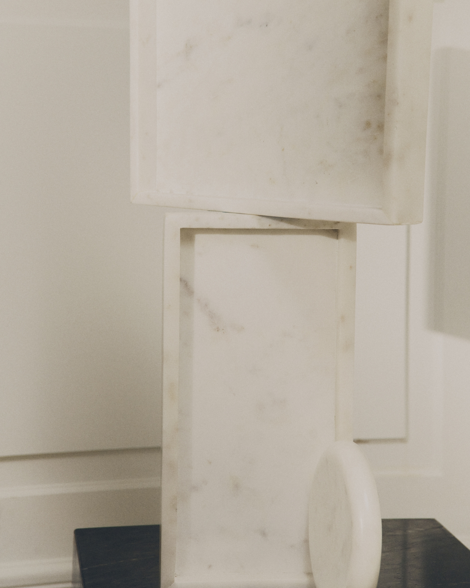 Поднос Serela из белого мрамора 35 x 18 см La Forma 437024