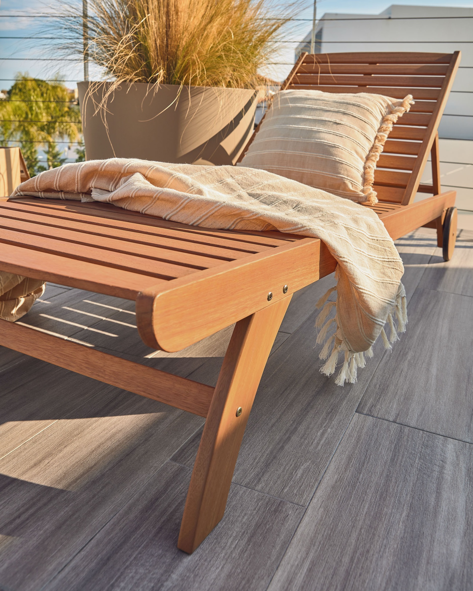 Шезлонг Beila из массива эвкалипта La Forma (ex Julia Grup)