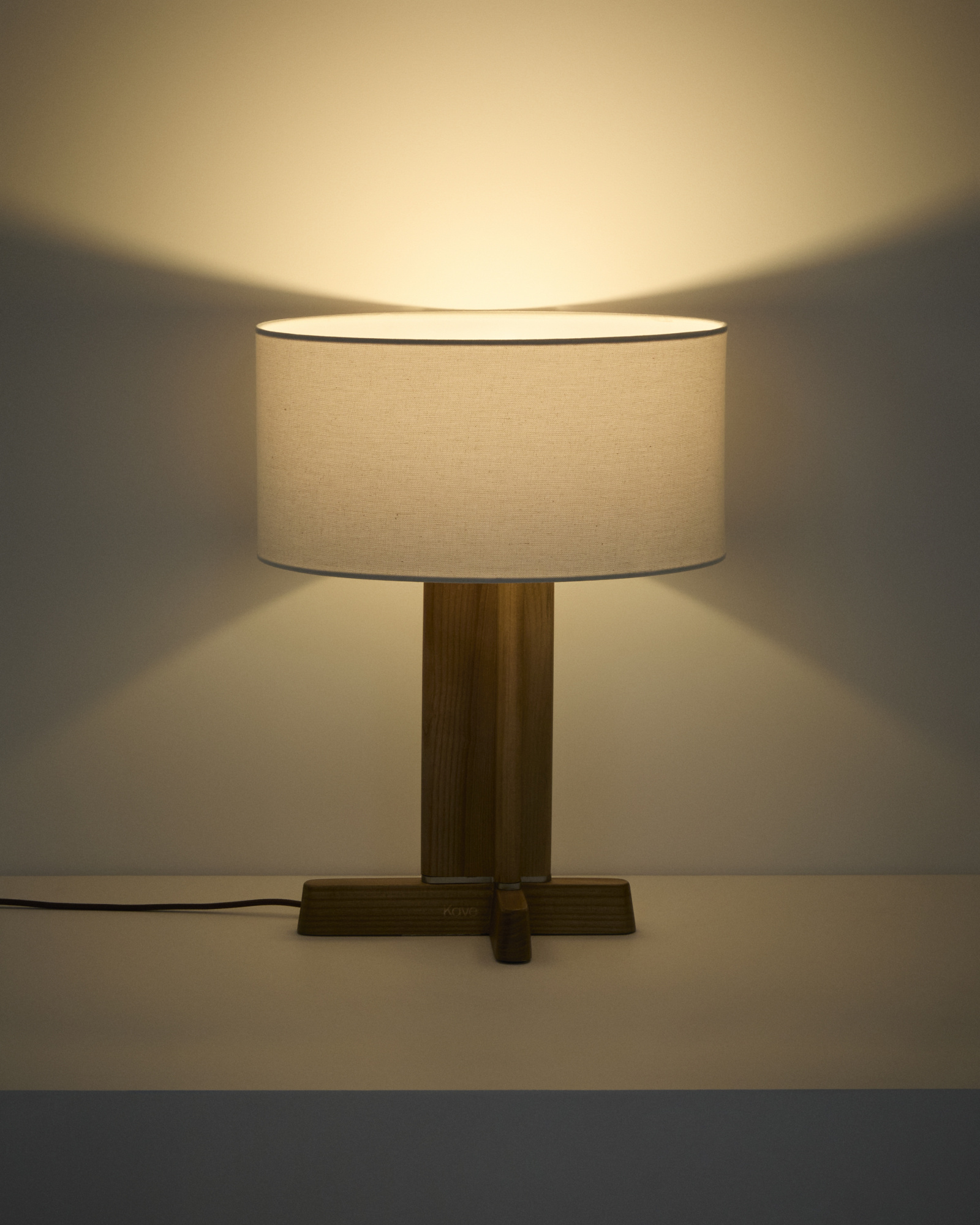 Настольная лампа Niani из каучукового дерева с натуральной отделкой Ø30 см La Forma 482425