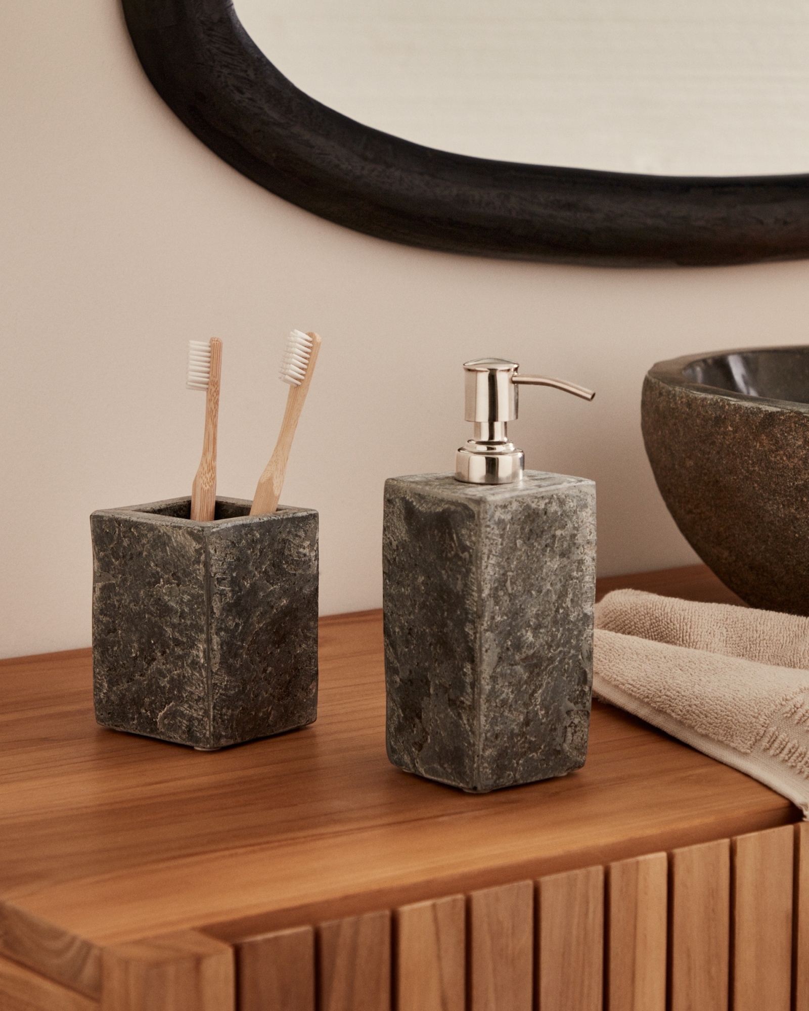 Macinne Дозатор для мыла из серого сланца La Forma (ex Julia Grup)