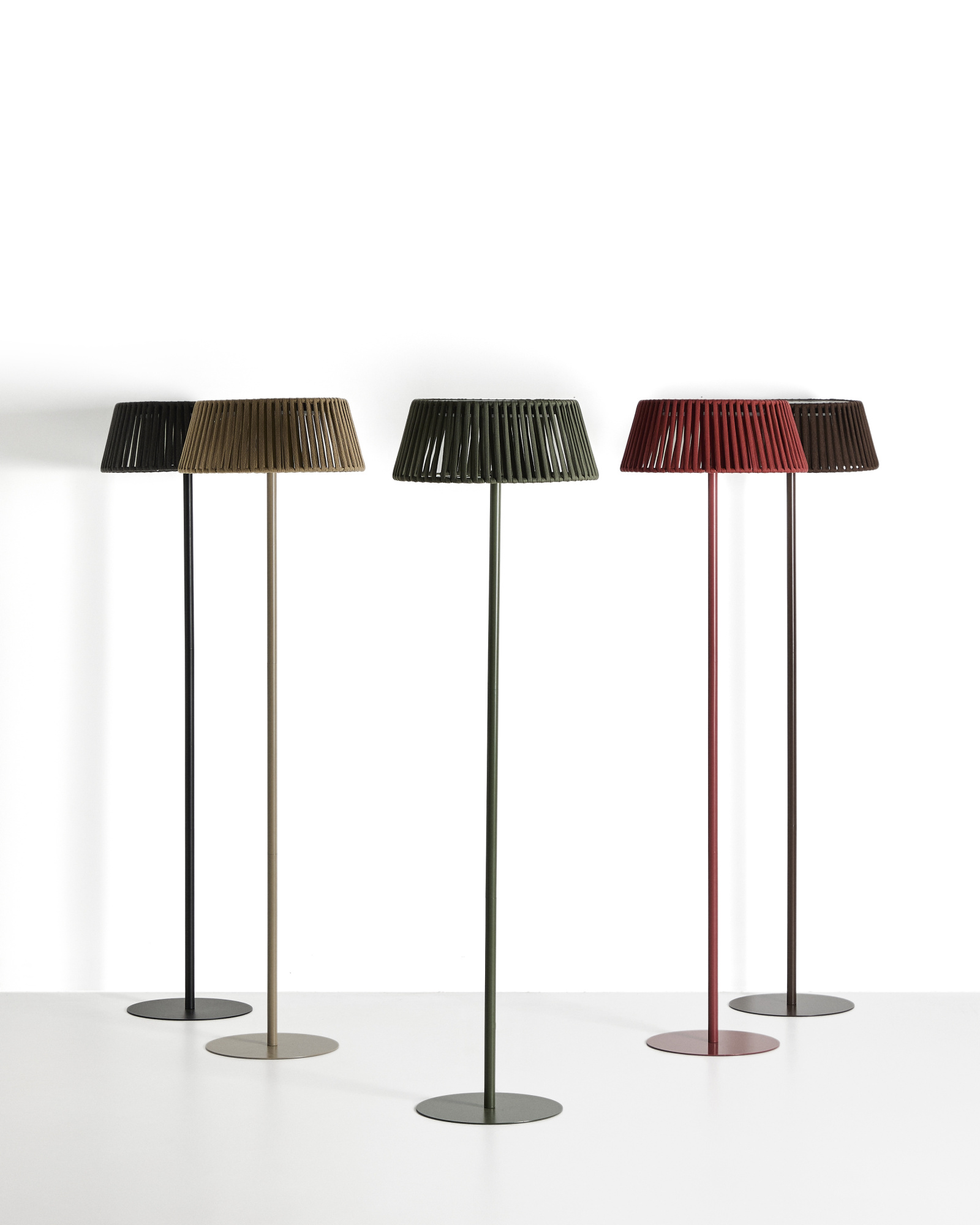 Уличный торшер Aldet на солнечных батареях терракотовый, диаметр 46 см La Forma 482393