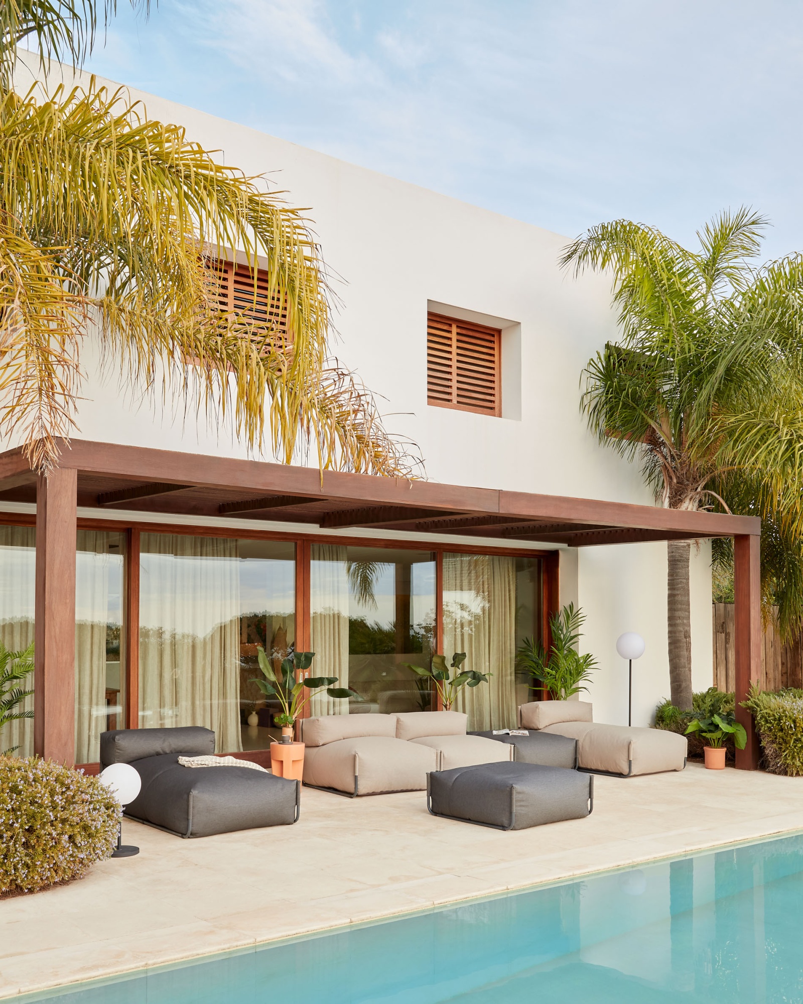 Square пуф-шезлонг со спинкой 165x101см, бежевый, черный алюминий, для садового модульного дивана La Forma (ex Julia Grup)