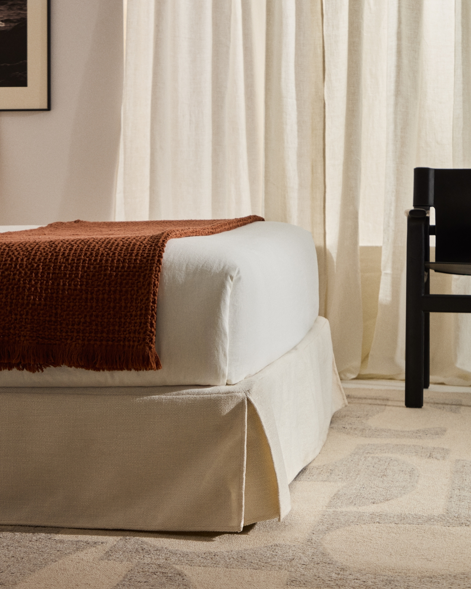 Кровать Jaira из белого шенилла со съемным чехлом для матраса 180x200 см La Forma 447727