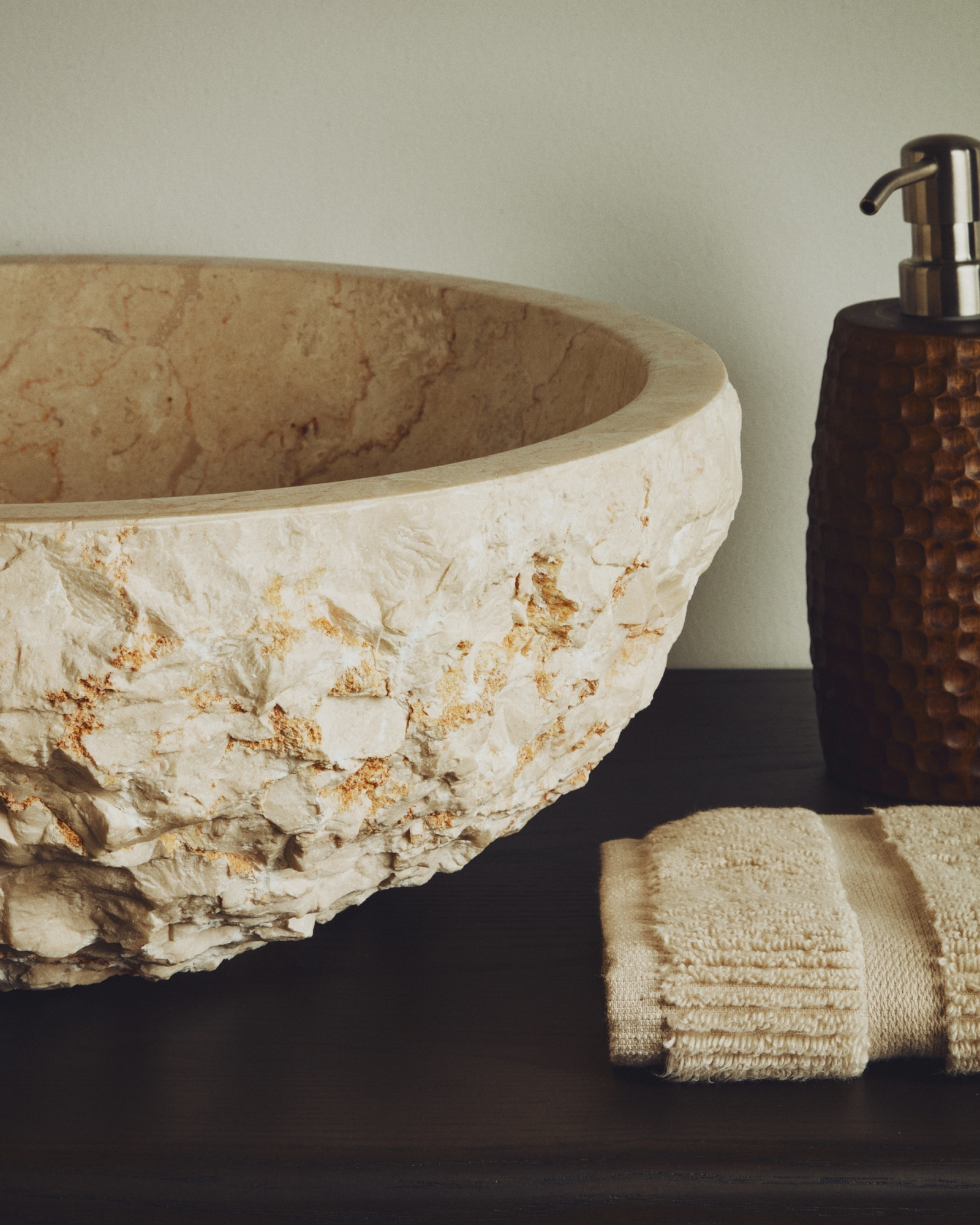 Раковина Orvane из бежевого мрамора Ø 40 см La Forma (ex Julia Grup)