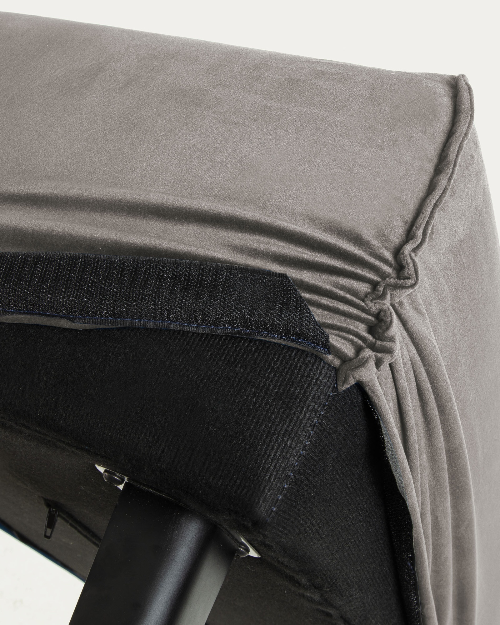 Чехол на банкетку Lydia бархатный серый La Forma (ex Julia Grup)