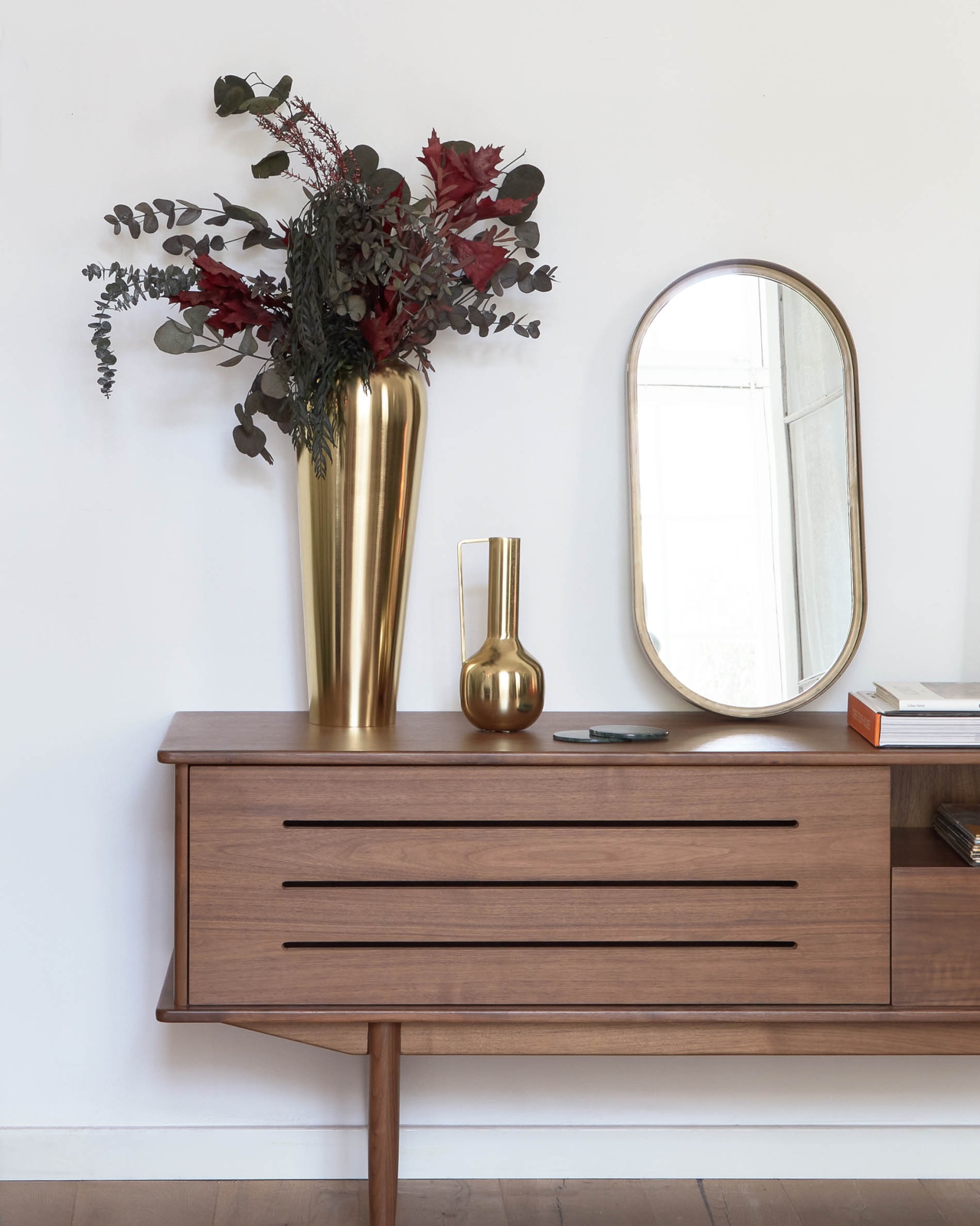 Тумба под ТВ Carolin из шпона ореха 180 x 83.8 cm La Forma (ex Julia Grup)