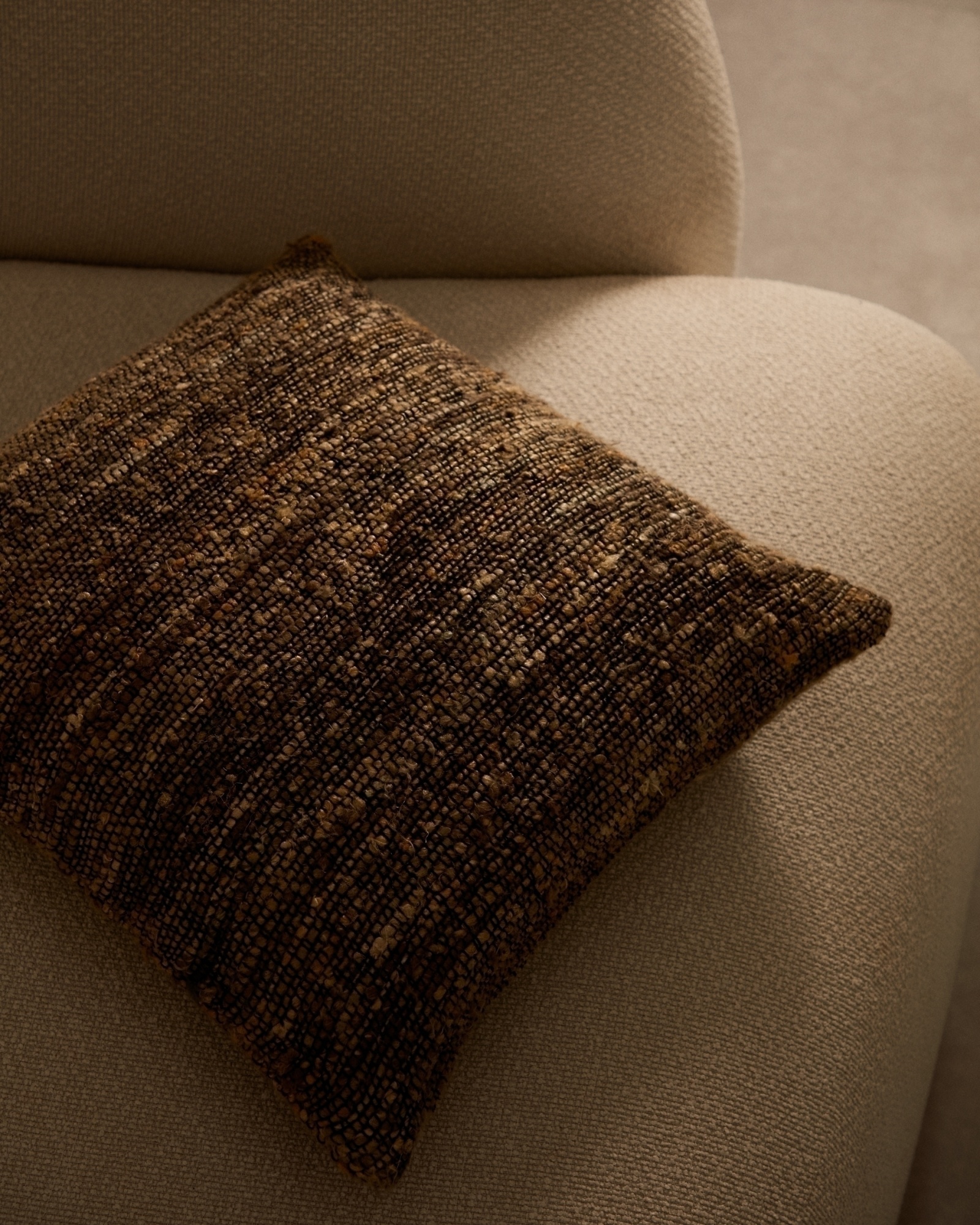 Чехол на подушку Yadit из бежевой вискозы и хлопка 45 x 45 см La Forma (ex Julia Grup)