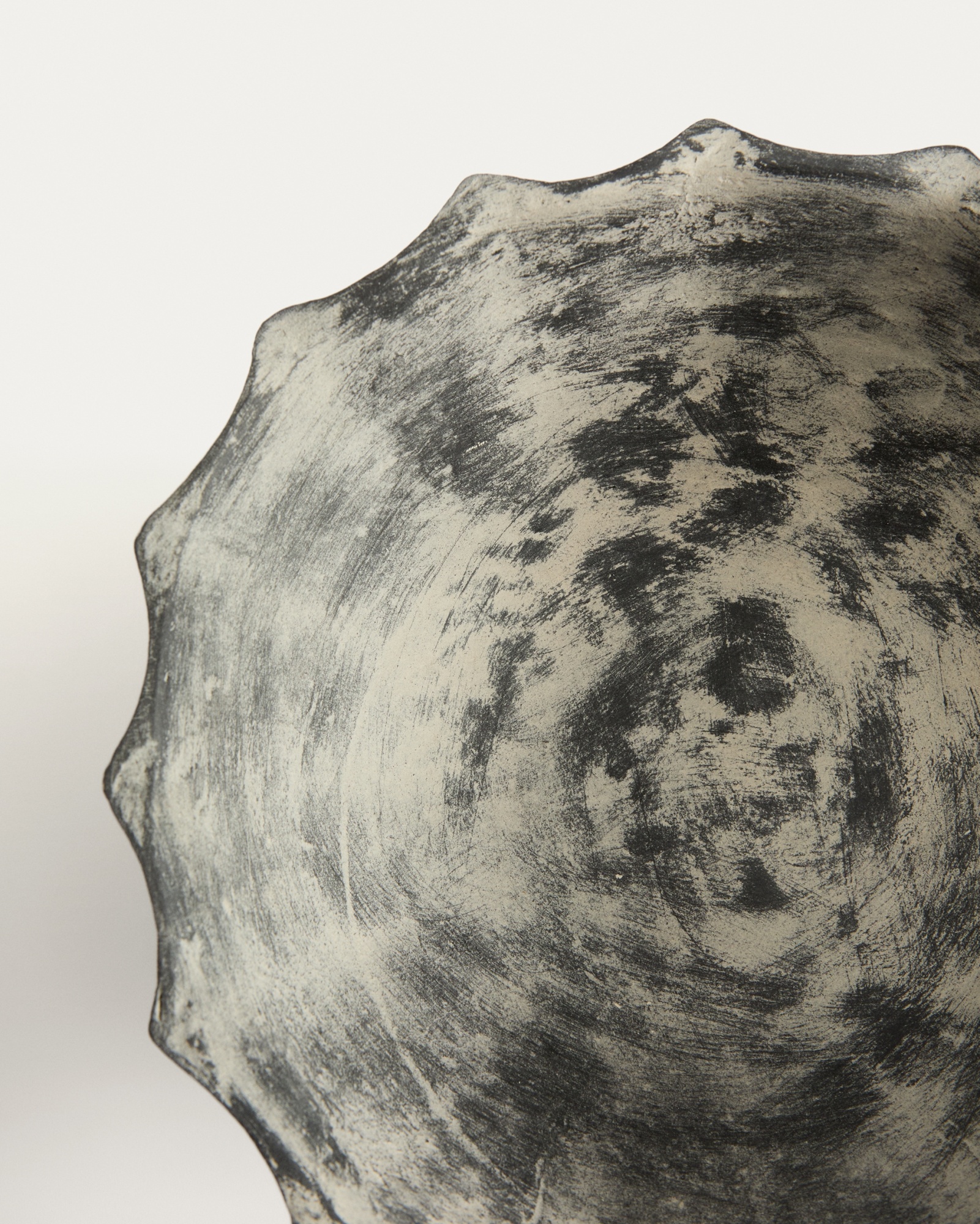 Ваза Valura из папье-маше серая Ø 26 см La Forma (ex Julia Grup)