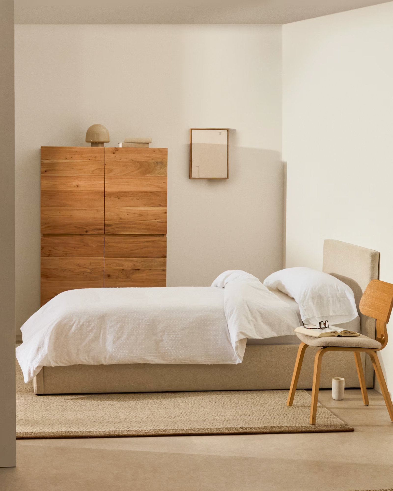 Кровать Nahiri бежевого цвета из шенилла с ящиком для хранения 90 x 200 см La Forma 418936