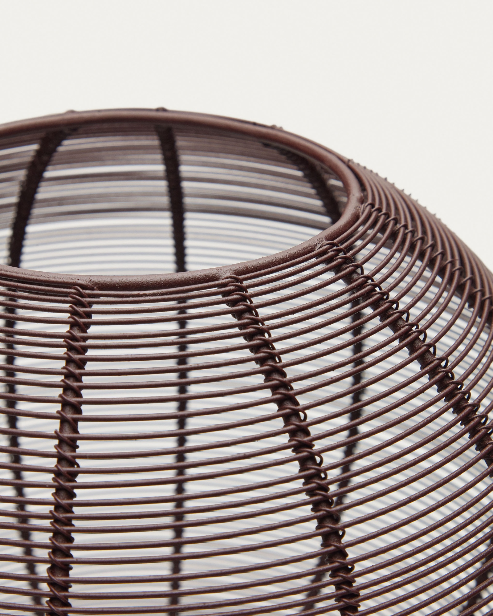 Сферический подсвечник Amer из коричневого металла La Forma (ex Julia Grup)