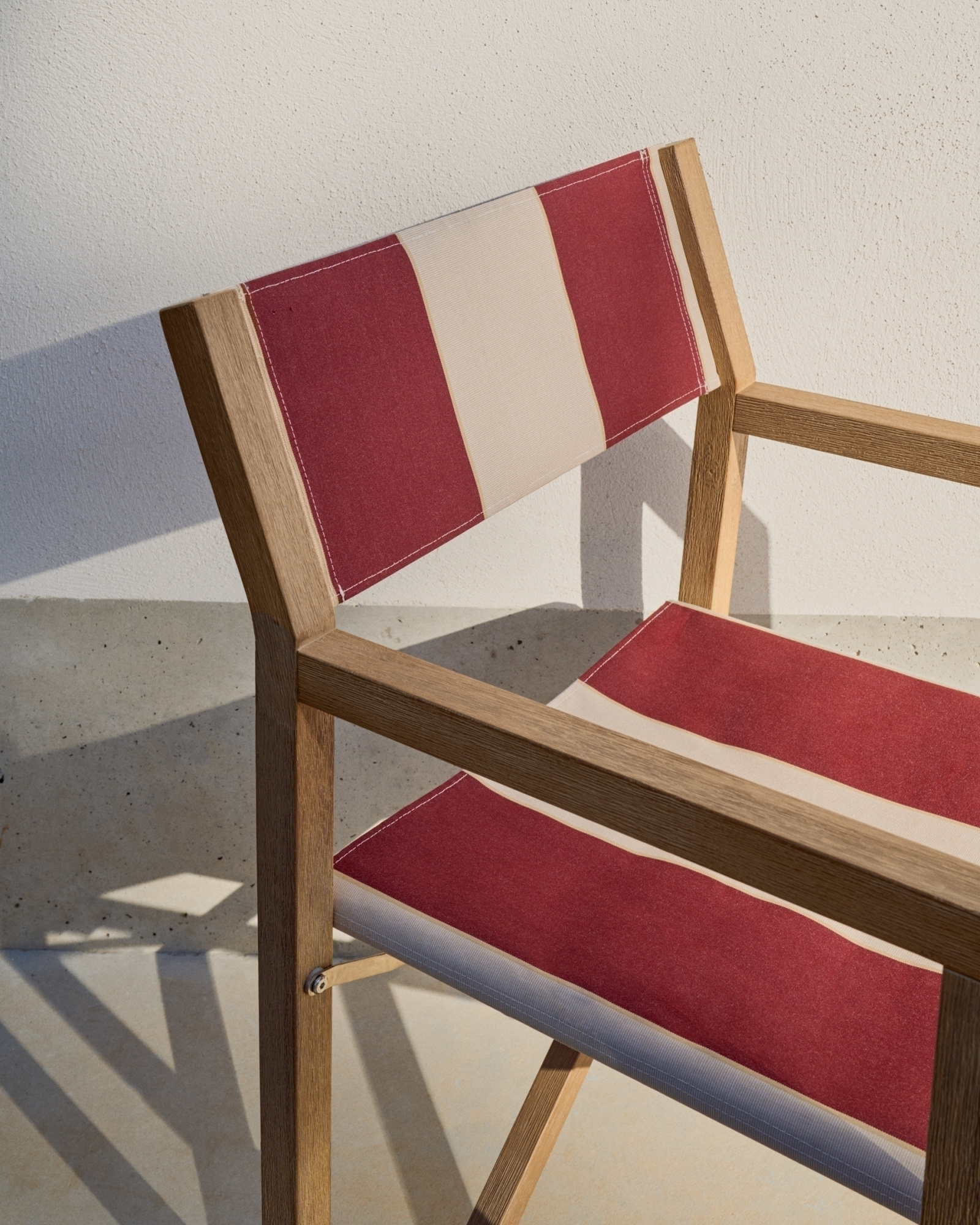 Складной стул для улицы Vilara в бордово-бежевую полоску La Forma 262393