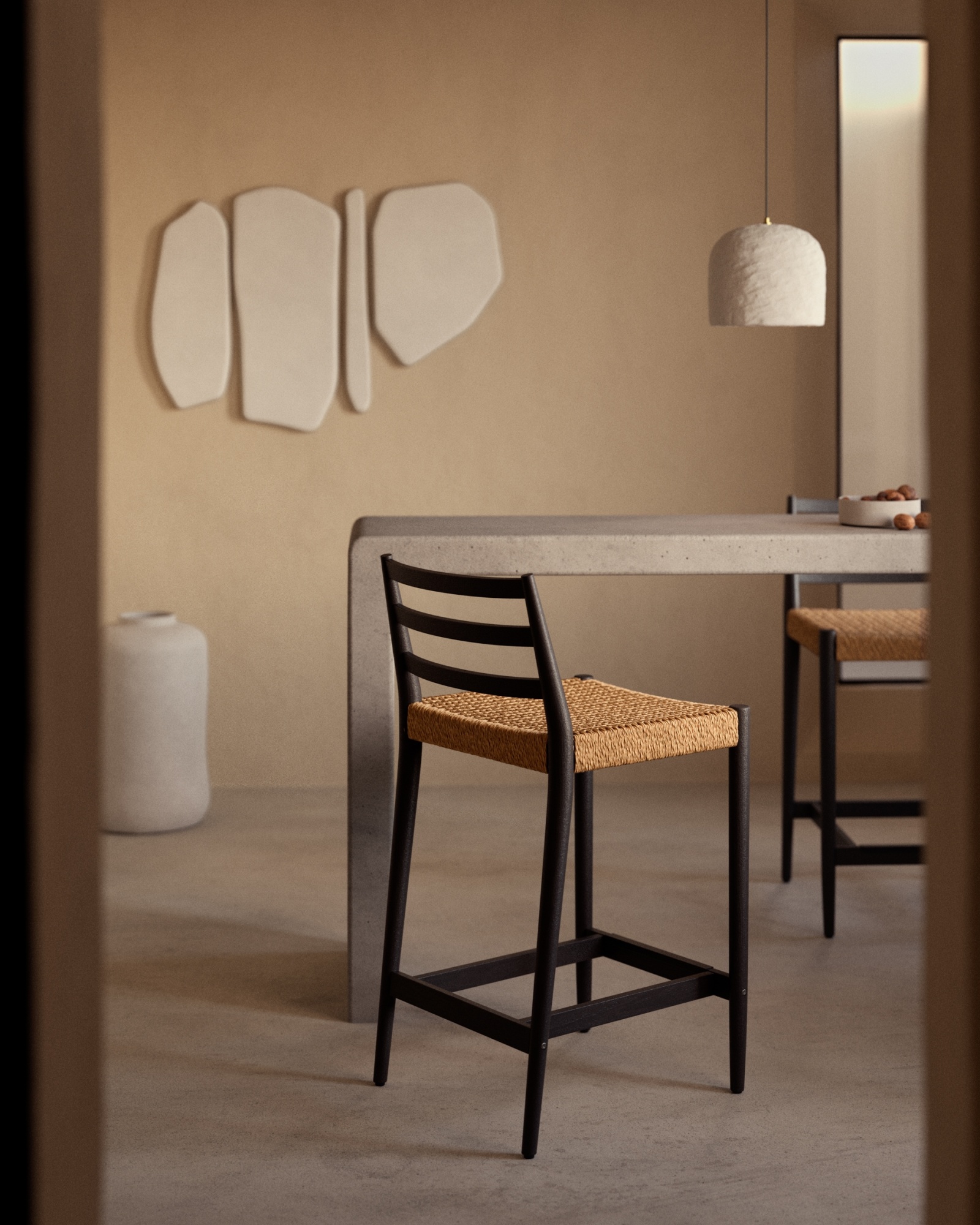 Analy Барный стул из массива дуба с черной отделкой и сиденьем из веревки 70 см La Forma (ex Julia Grup)