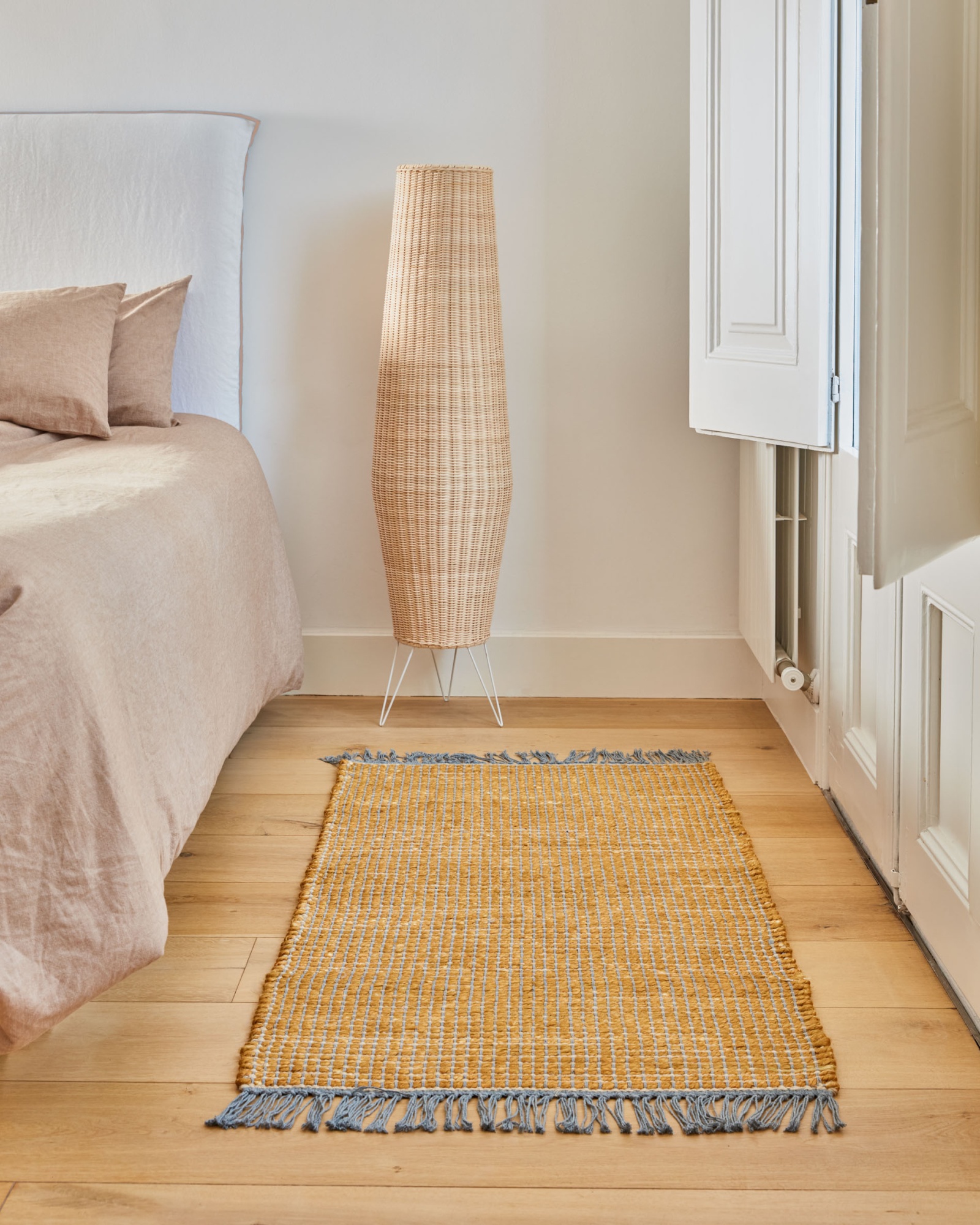 Kamaria большая настольная лампа из ротанга с натуральной отделкой La Forma (ex Julia Grup)