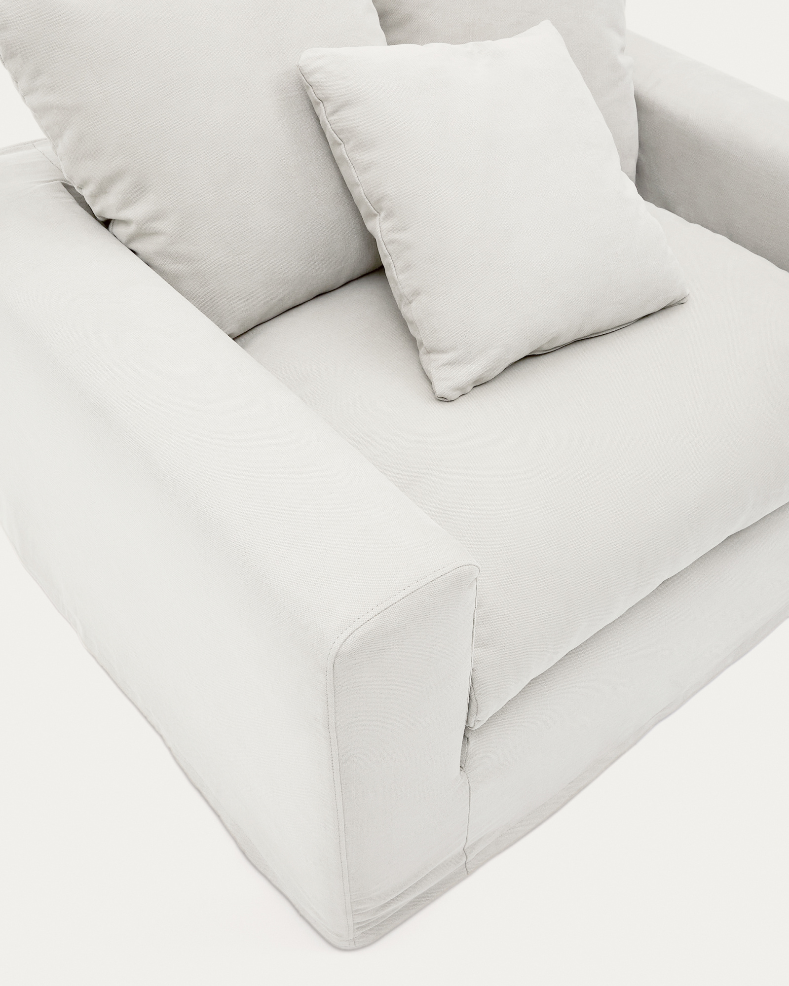 A cover designed to keep your Nora armchair in brand-new conition. Made from linen and cotton fabri La Forma 193964