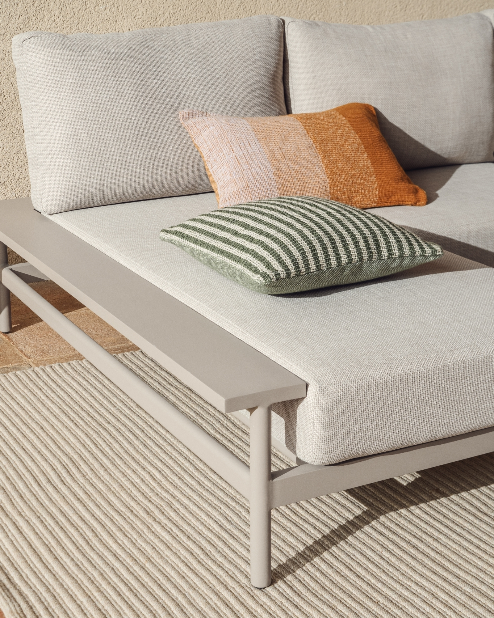 Трехместный уличный диван Vathi с левым шезлонгом цвета таупе, 250 x 159 см La Forma 482029