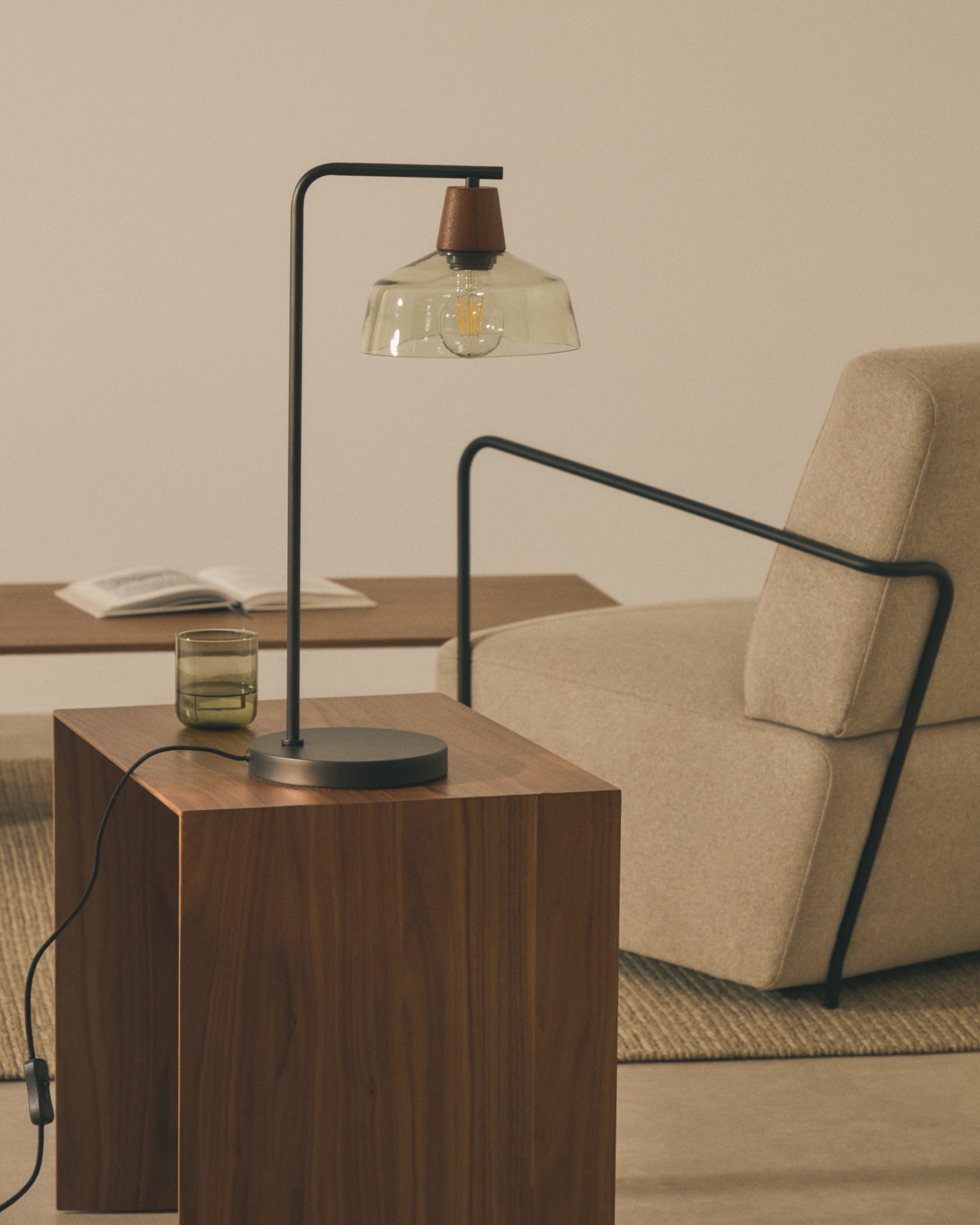 Настольная лампа Silex с металлической ножкой и плафоном из зеленого стекла La Forma (ex Julia Grup)