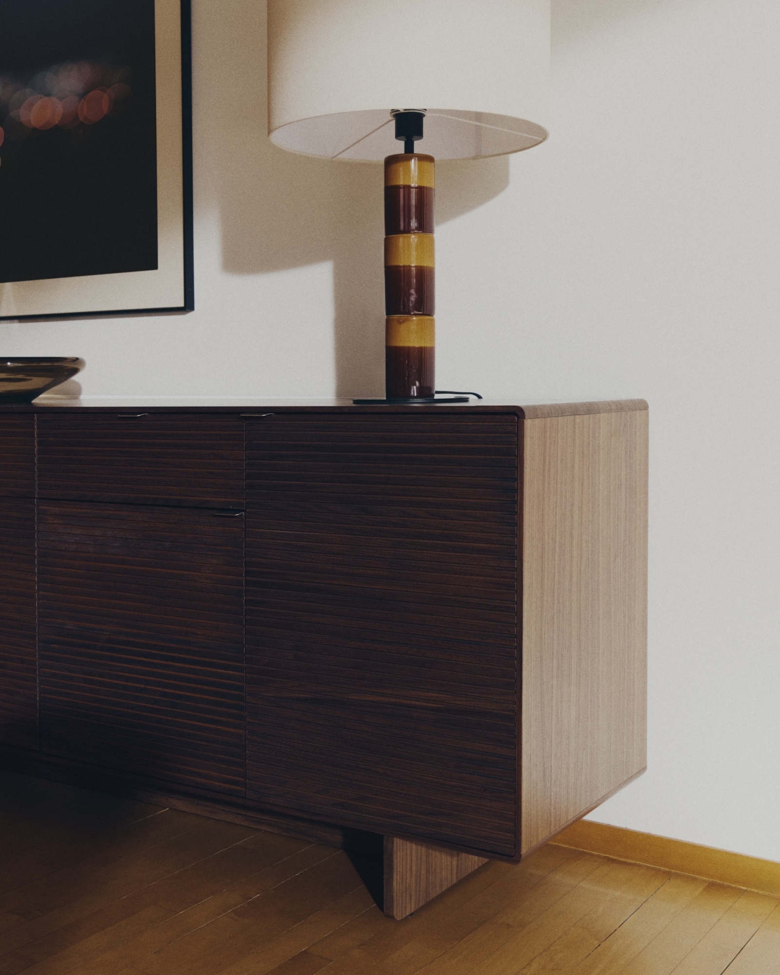 Сервант Norlen с 4 дверцами и 2 ящиками из шпона ореха La Forma (ex Julia Grup)