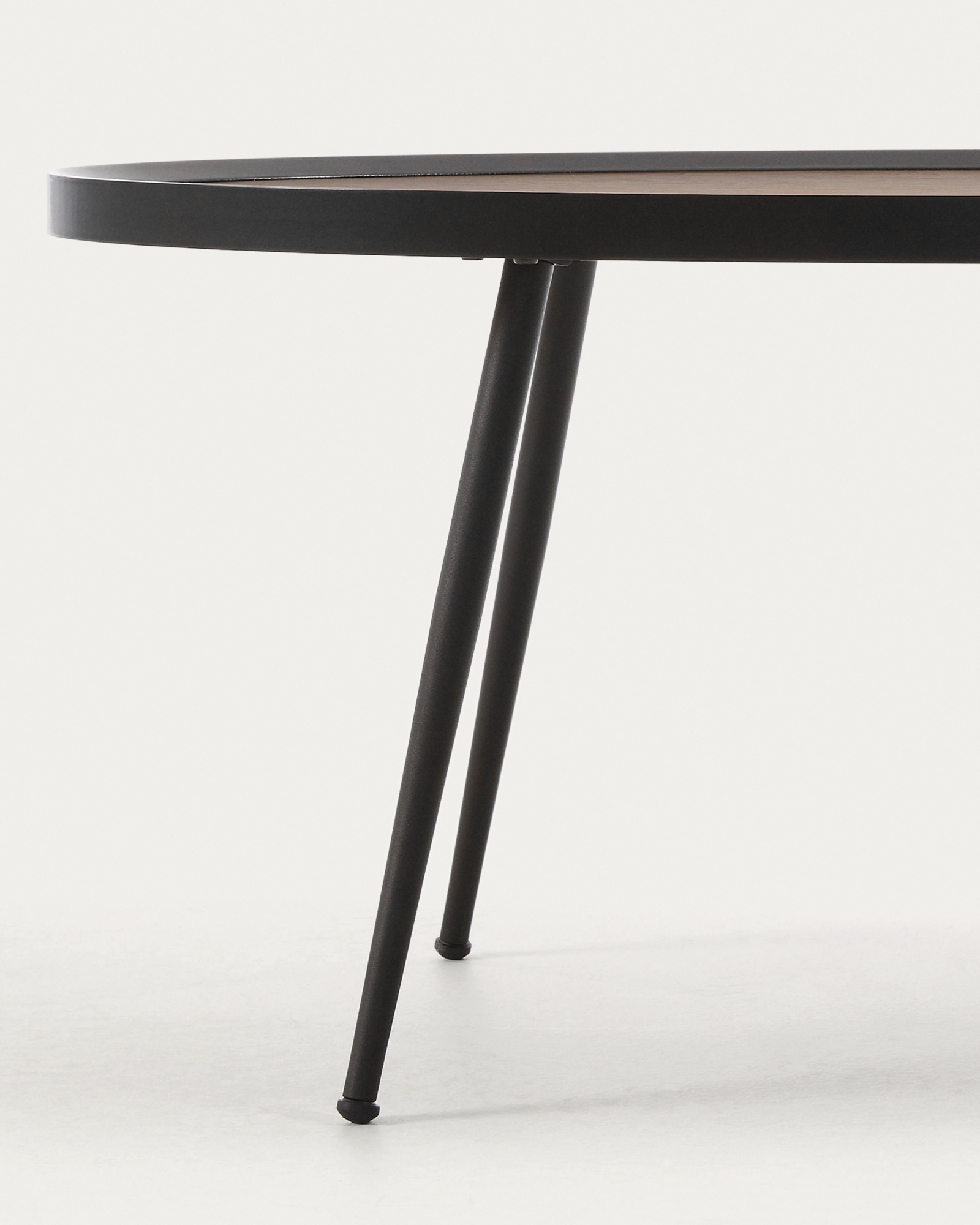 Журнальный столик Kamelia из шпона ореха La Forma (ex Julia Grup)