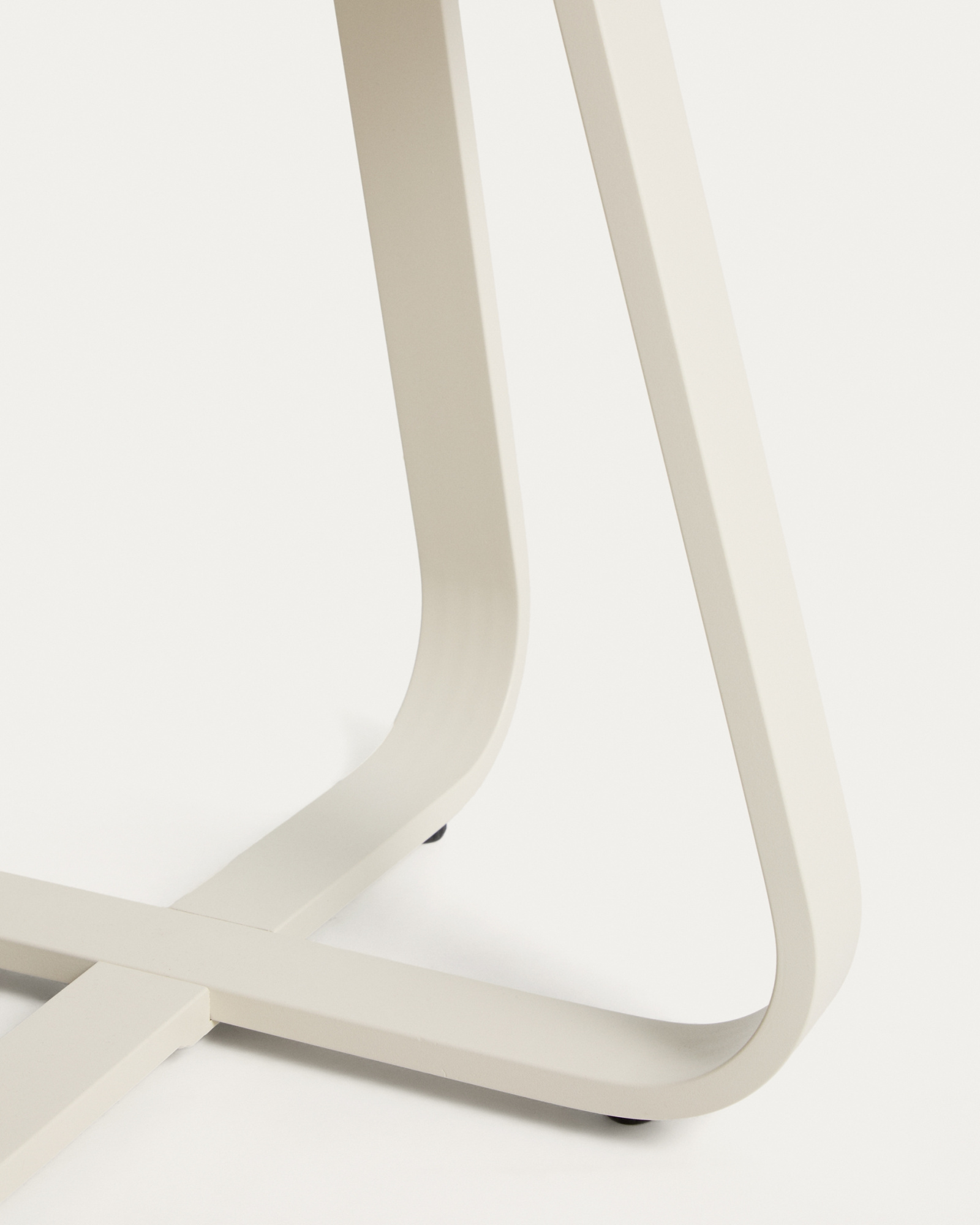 Уличный столик Tamaris из алюминия цвета экрю Ø48 см La Forma 482642