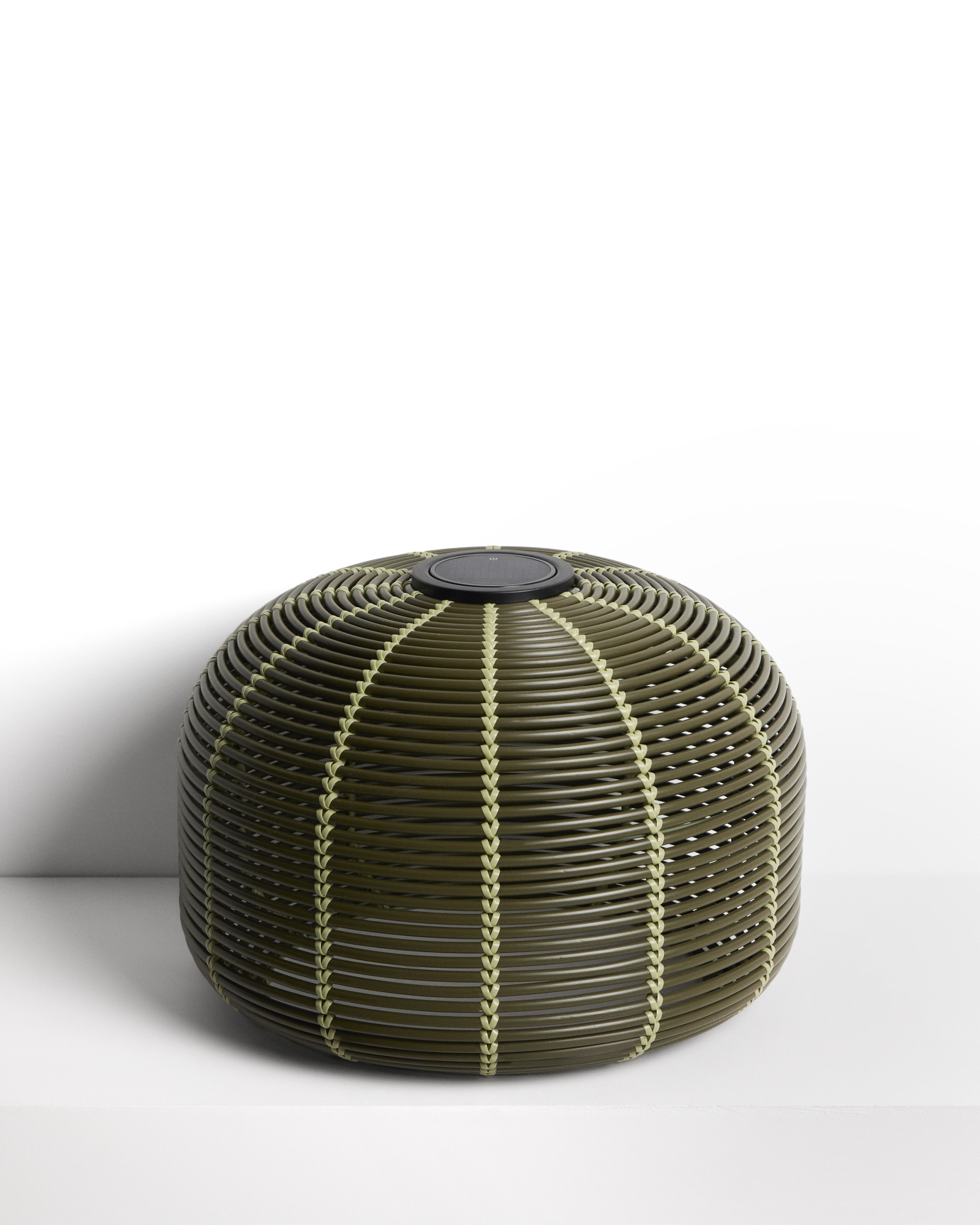 Уличный светильник Garoina из зеленого искусственного ротанга Ø50 см La Forma 482556