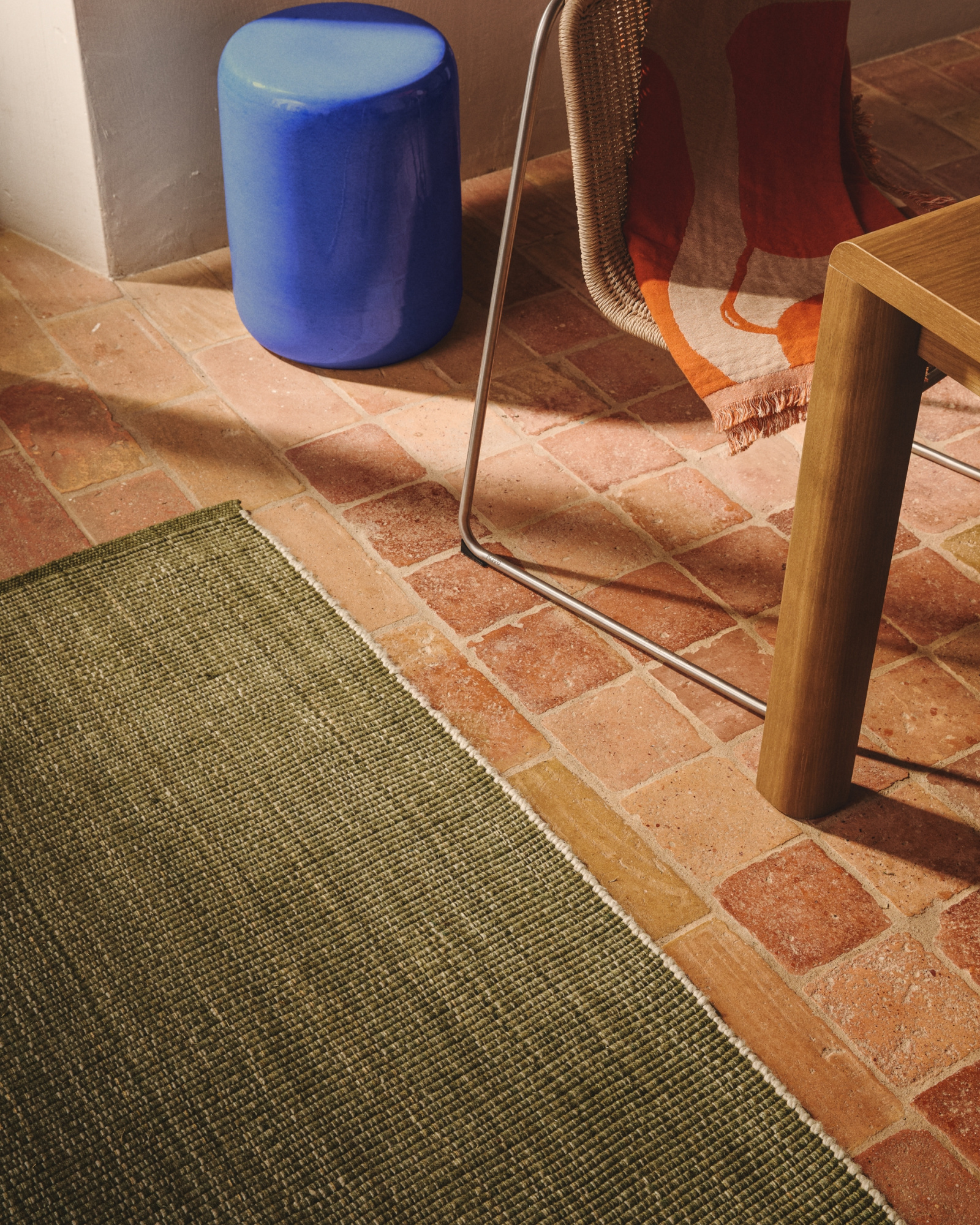 Ковер Tirla зеленого цвета, 100% ПЭТ, 200 x 300 см La Forma 481879